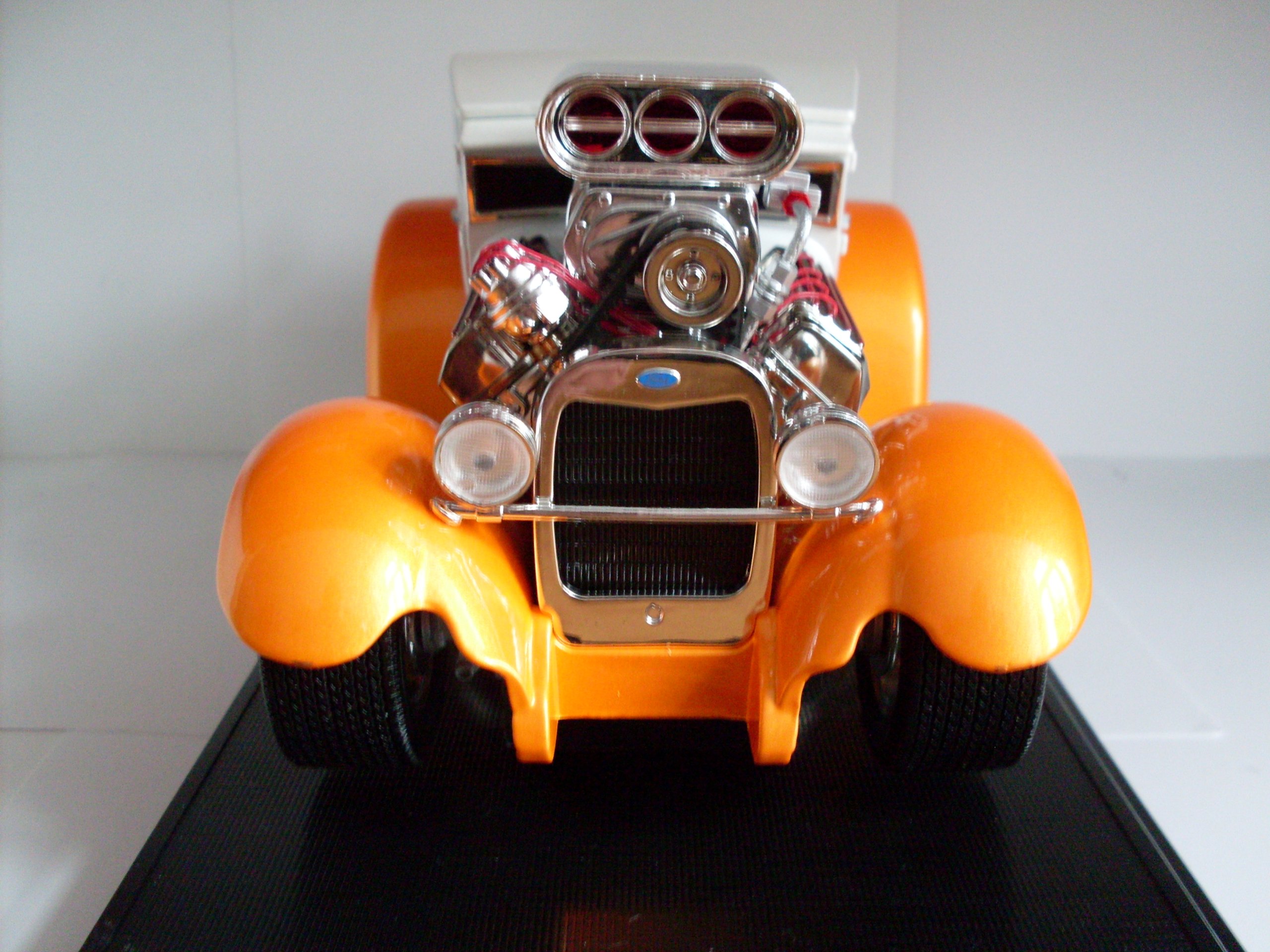 Muscle Machine 1:18 Scale Vehicle - 1929 Ford Pick Up : Amazon.in