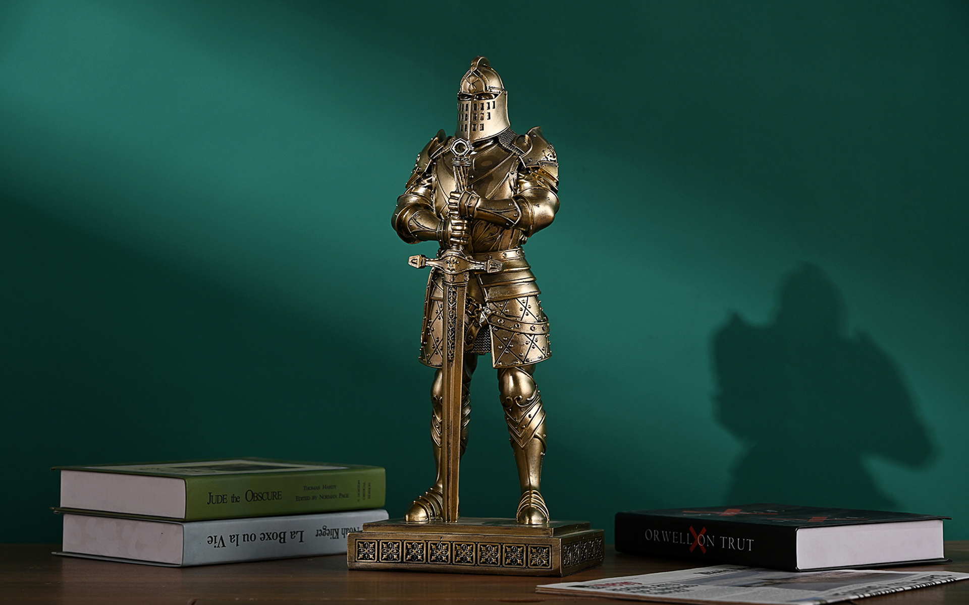 金属製の彫刻入り剣 約120cm ジョセフの剣』22cm金属製スケール模型 | ジャッキーの隠れ家（Jacky