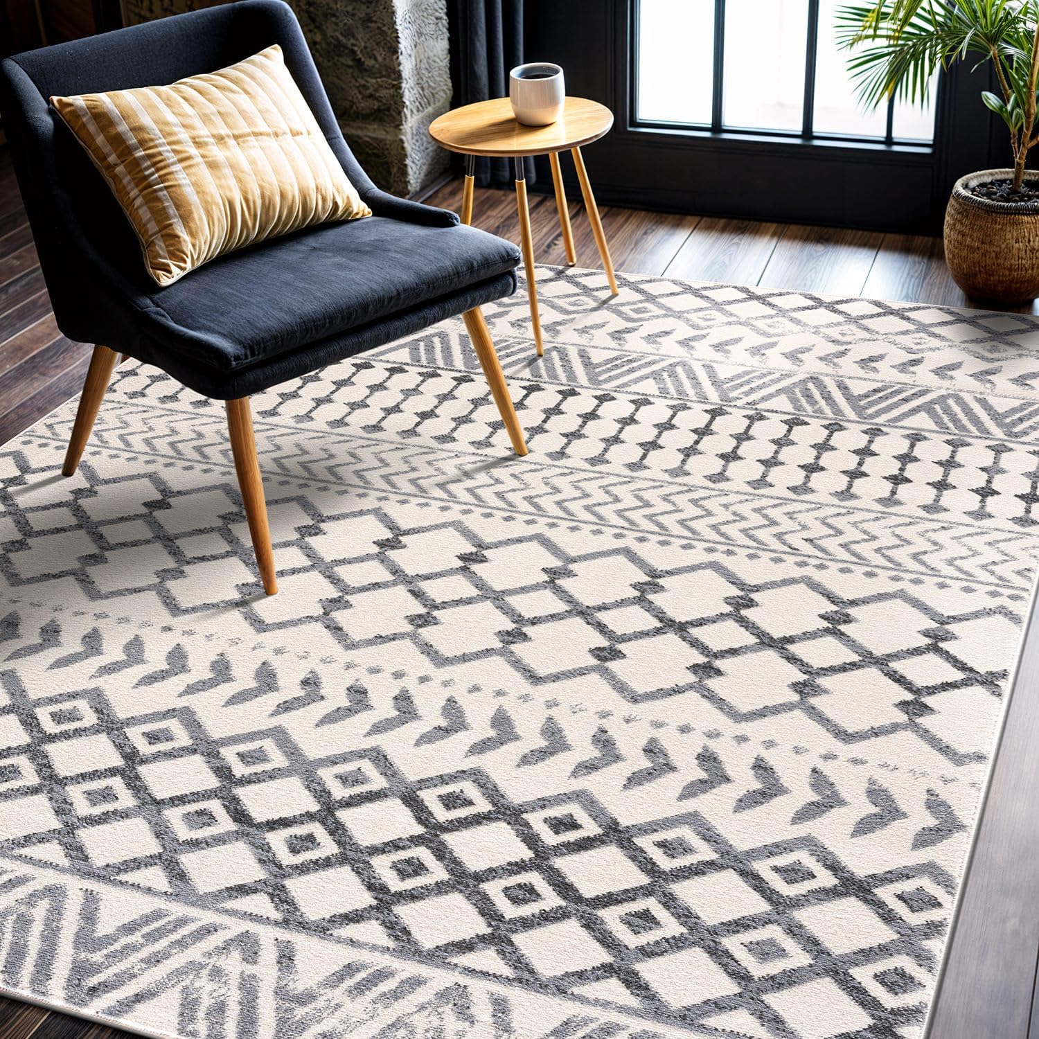 Camilson 5' x 7' Grey and Cream Geometric Area Rug