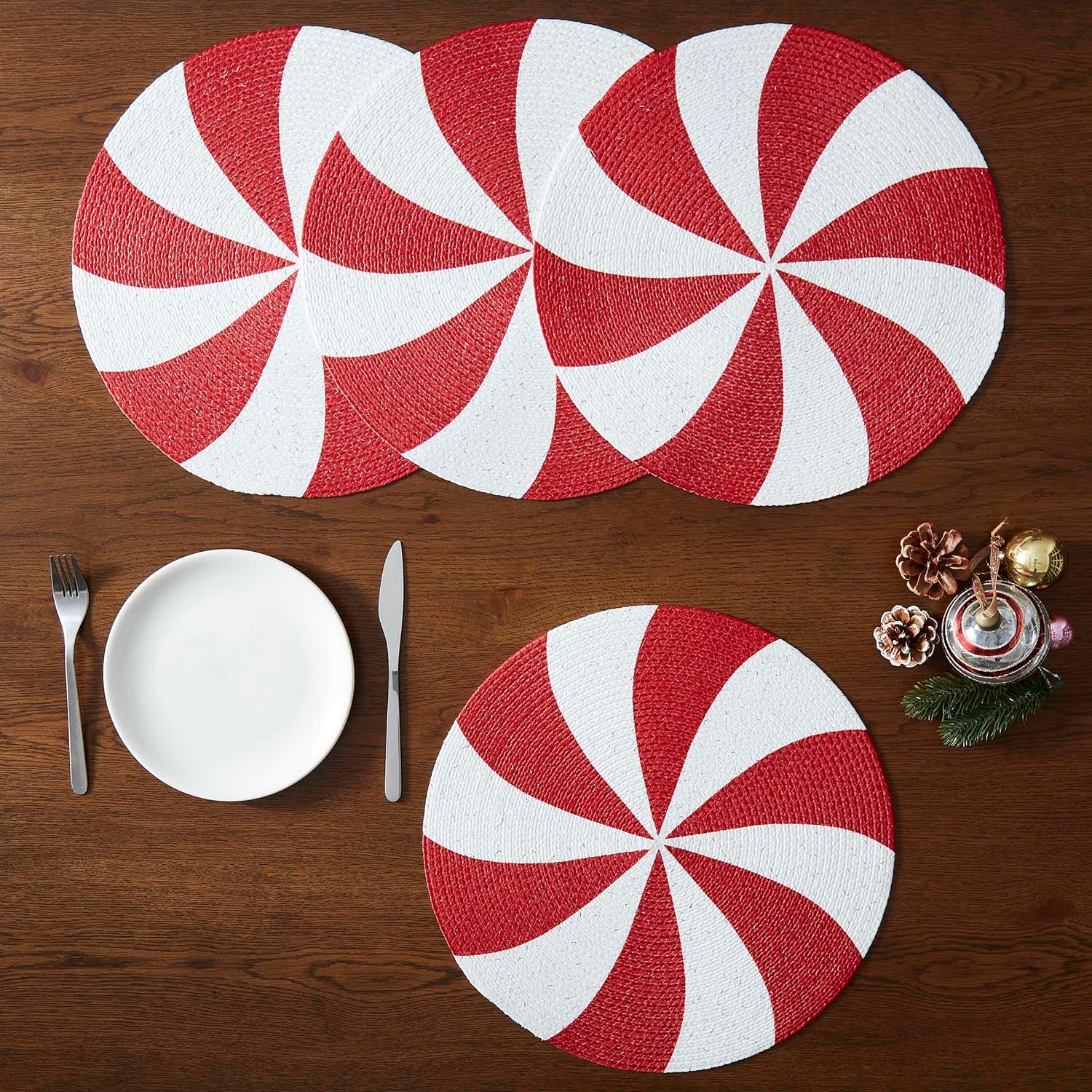 Avanti Linens - Placemats, Round Polyester Tabletop Decor with Printed Holiday Design, Set of 4 (Peppermint)
