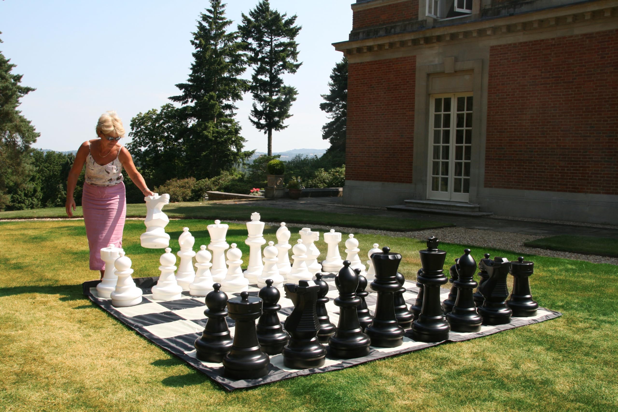 Uber Games Tappetino gigante in nylon per scacchi, versatile, resistente e veloce da montare, perfetto per giardini, feste, eventi e scacchi giganti, fori angolari per fissaggio all'aperto.