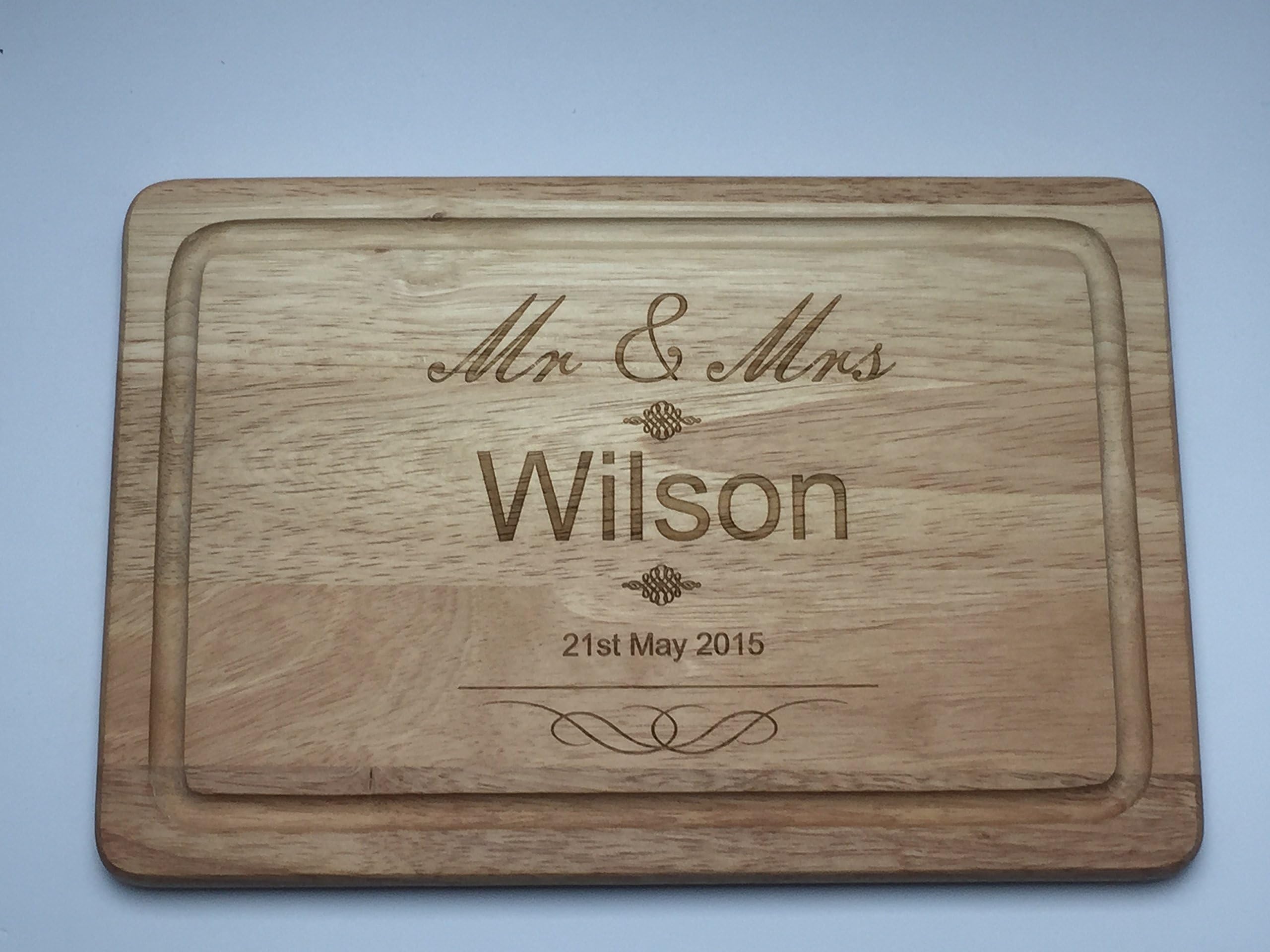 Personalised Engraved 'MR & MRS' wooden Chopping Board - Great For Wedding Gift Anniversary 5th