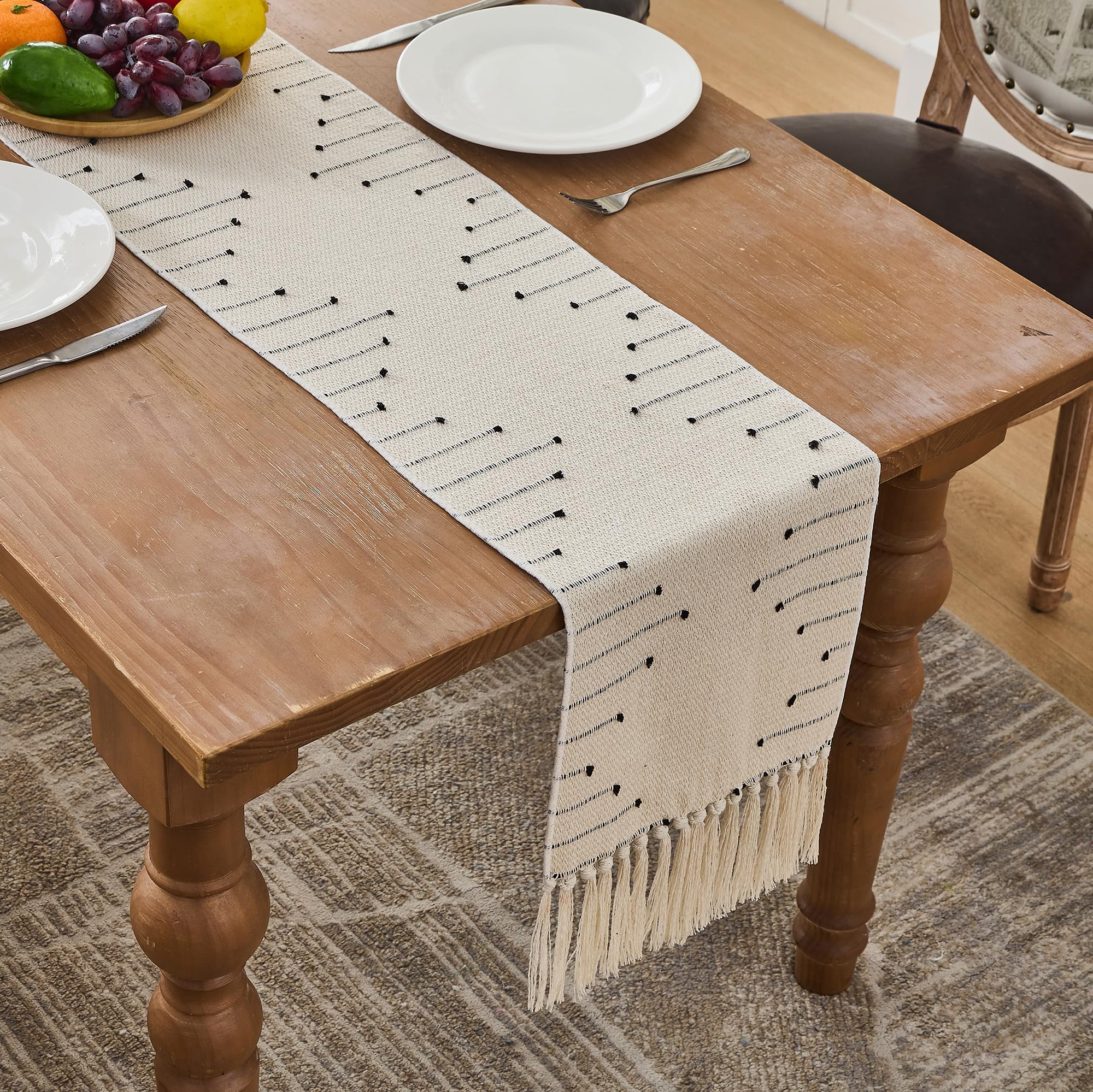 Chemin de table de 122 cm de long – Style bohème avec pompons faits à la main – 70 % coton et 30 % lin – Décoration d'intérieur moderne pour salon (beige noir, 30,5 x 121,9 cm)