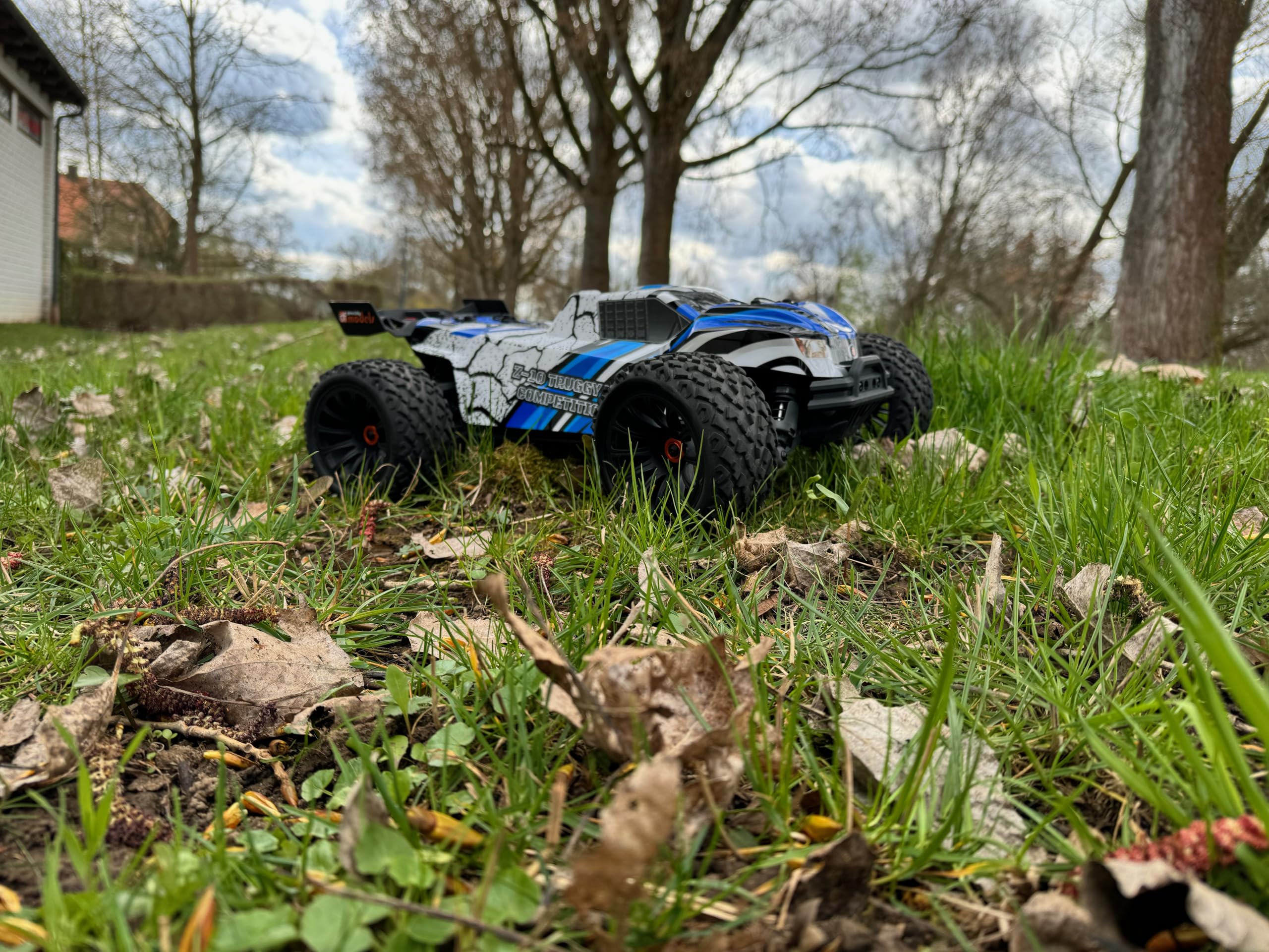 Z-10 Competition Truggy BR Brushed RTR (dł. x szer. x wys.) 50 x 36 x 23 cm, ok. 3600 g, skala 1:10XL, do 40 km/h, od 14 lat, w zestawie akumulator i kabel do ładowania USB, zdalnie