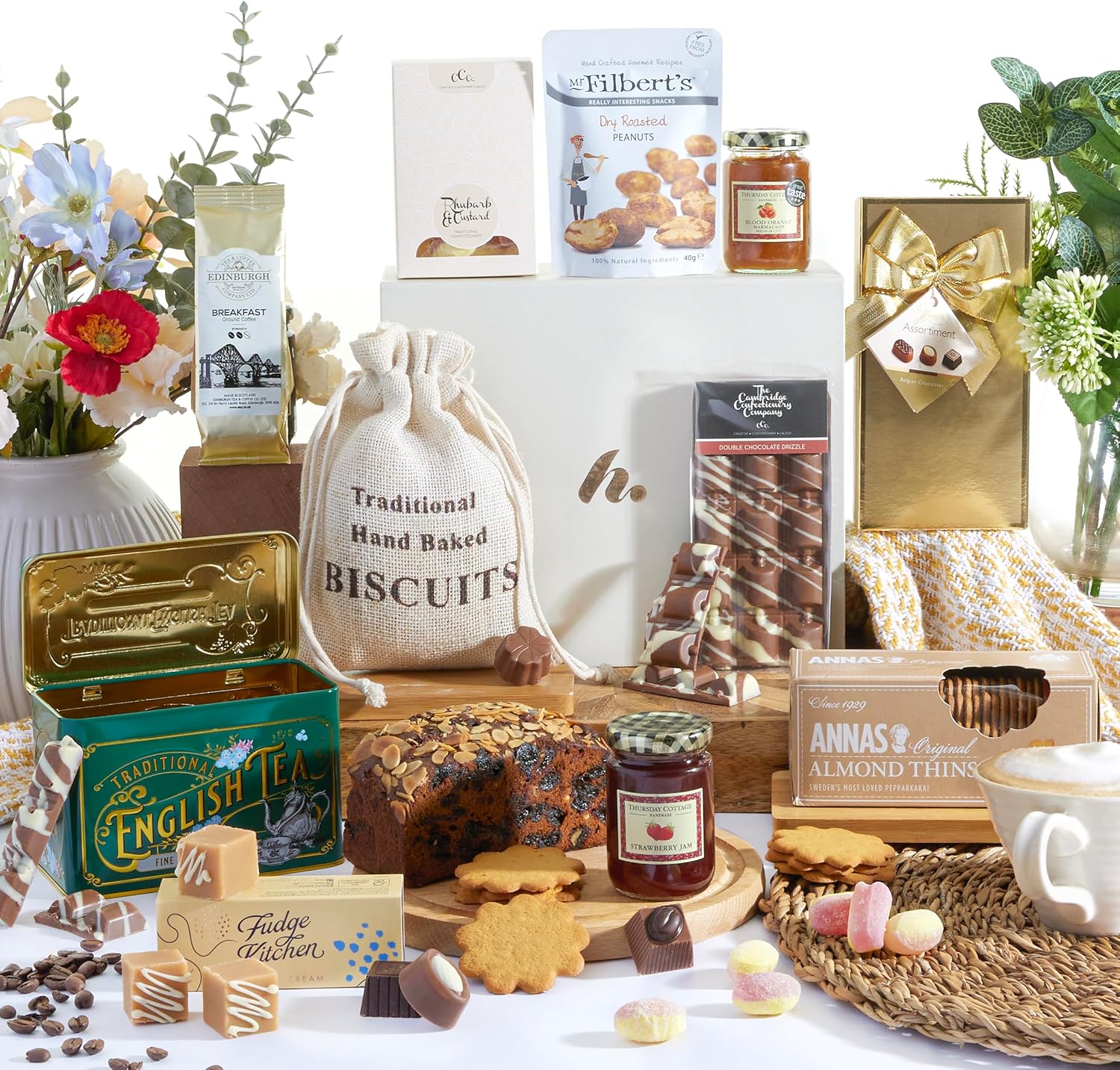 Traditional Treats Christmas Hamper Gift | Premium Chocolate, Biscuits, Cake, Coffee, Tea & Fudge | Gourmet Food Hamper for Couples, Families, Men & Women | Luxury Gift for Christmas and Birthdays