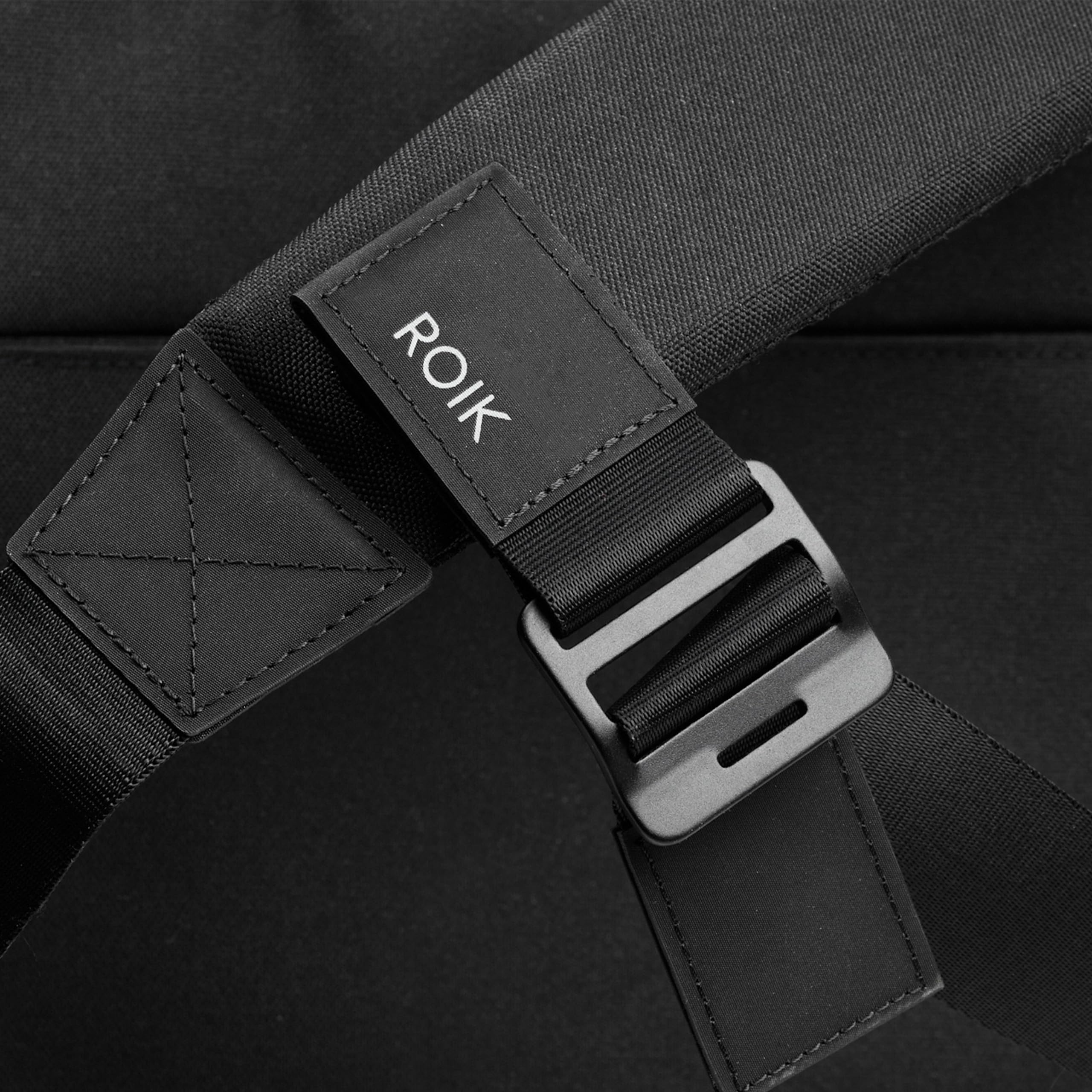 ROIK Bandolera Maletín Funda Portátil Portadocumentos para Hombre o Mujer, Fabricada con Material Reciclado RPET, Bolsillos interiores y exteriores para Accesorios - The Messenger