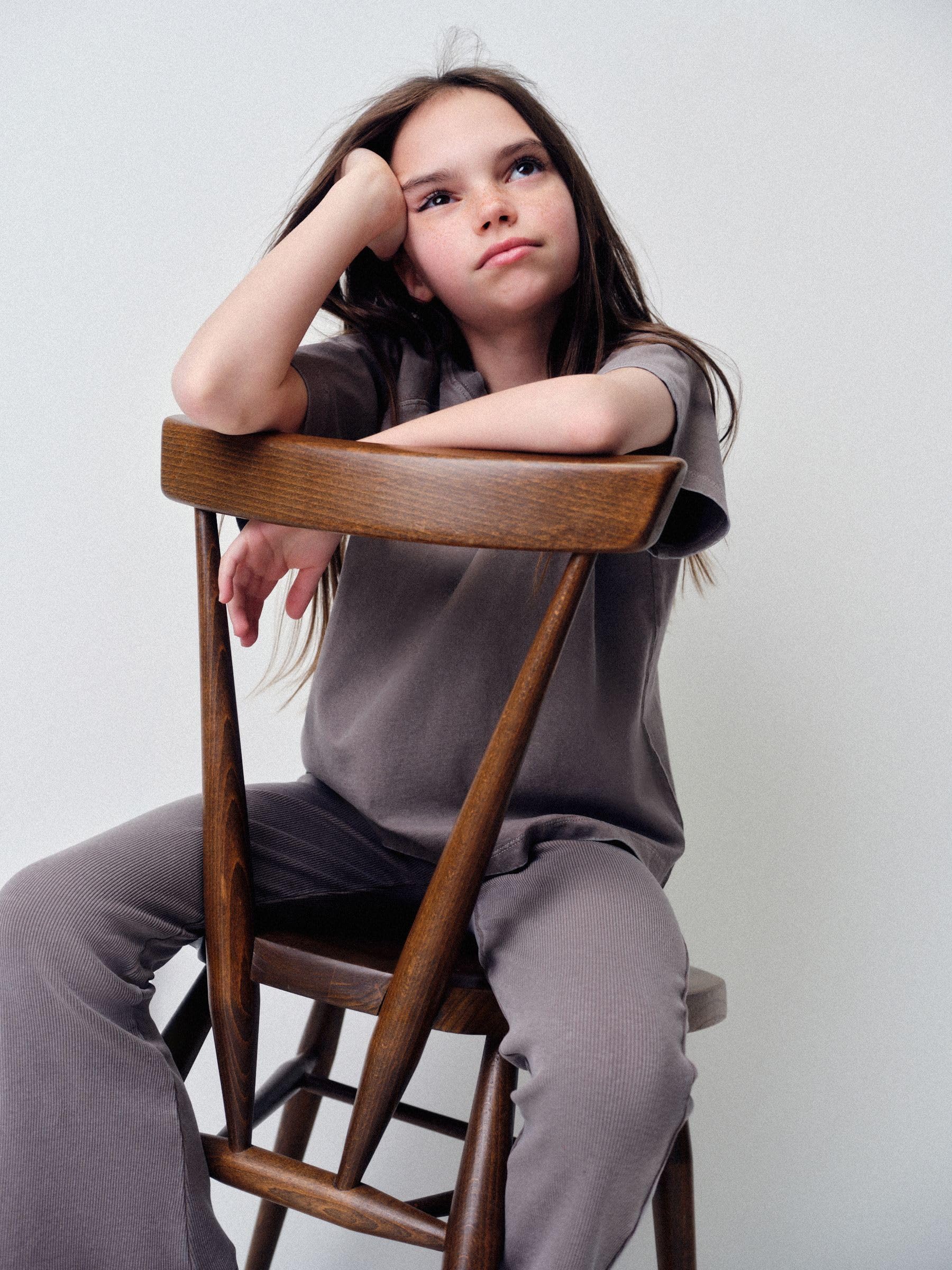 THE SET Mädchen Kurzarm-T-Shirts aus gewaschenem Jersey und ausgestellte gerippte Leggings, 2er-Pack
