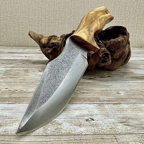 CUCHILLO DE CAZA CON FUNDA, CUCHILLO DE CAZA CON MANGO DE OLIVA, CUCHILLA DE ACERO N690, FUNDA DE CUERO ORIGINAL Y VARILLA FERRO
