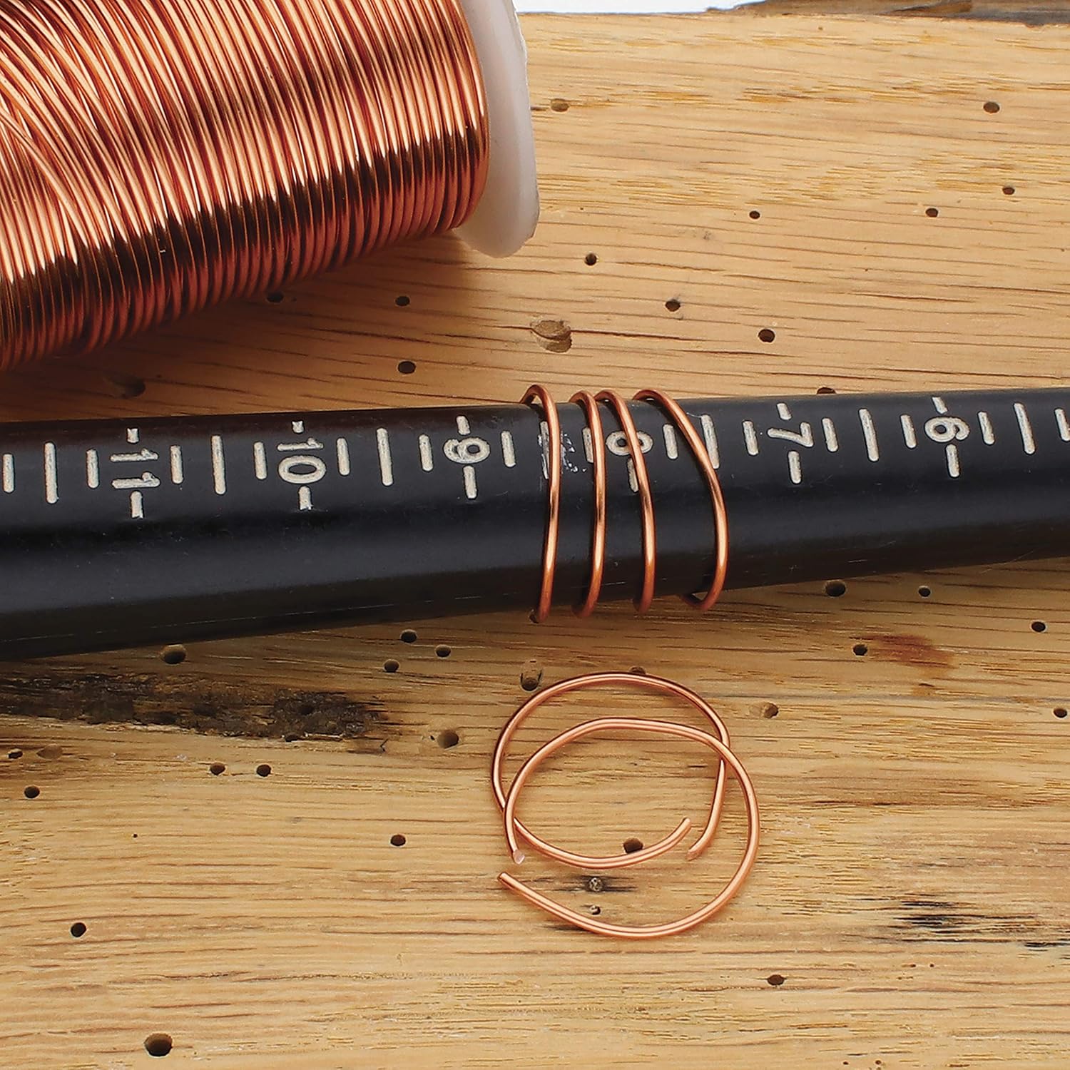 The Beadsmith Half-Round Finger Gauge – U.S. Sizes: 1-13, Full and Half Sizes – Plastic Rings with Marked Measurements – Tool for Measuring Fingers and Determining Ring Sizes