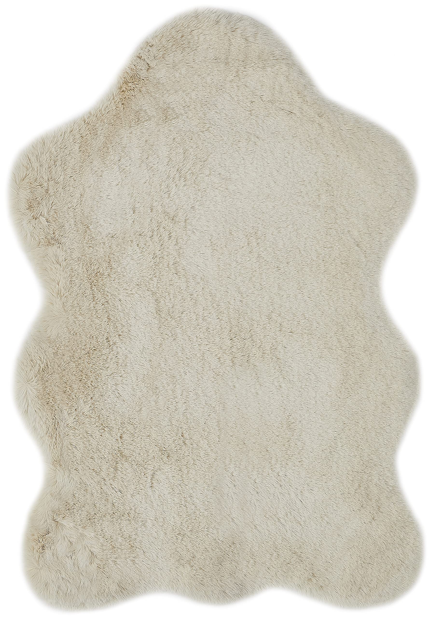 Tapis en fourrure synthétique doux pour une descente de lit cocooning et chaleureuse beige