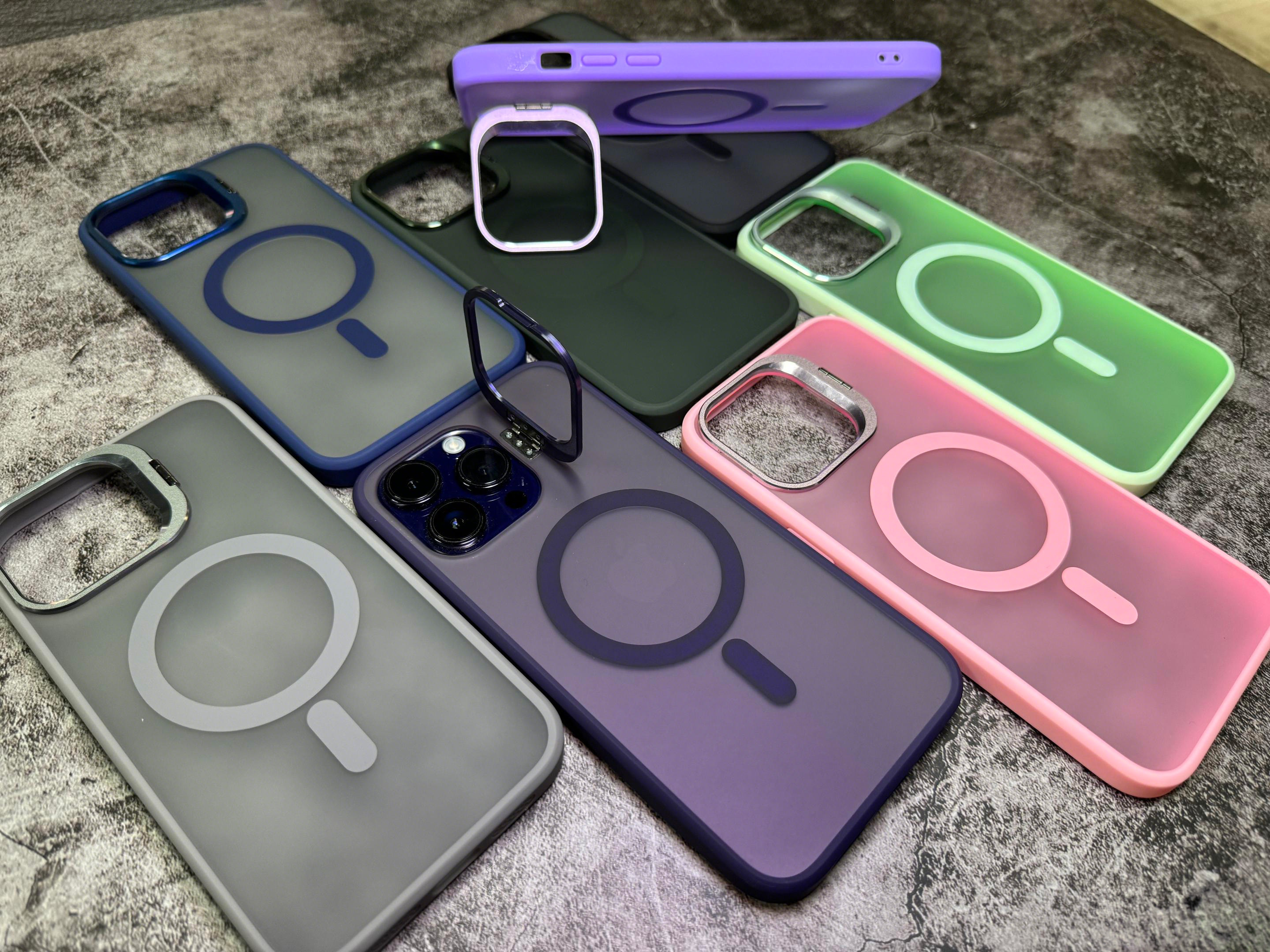 Amazon.co.jp: 【純正MagSafe対応・スタンド機能 】iPhone 15pro 用
