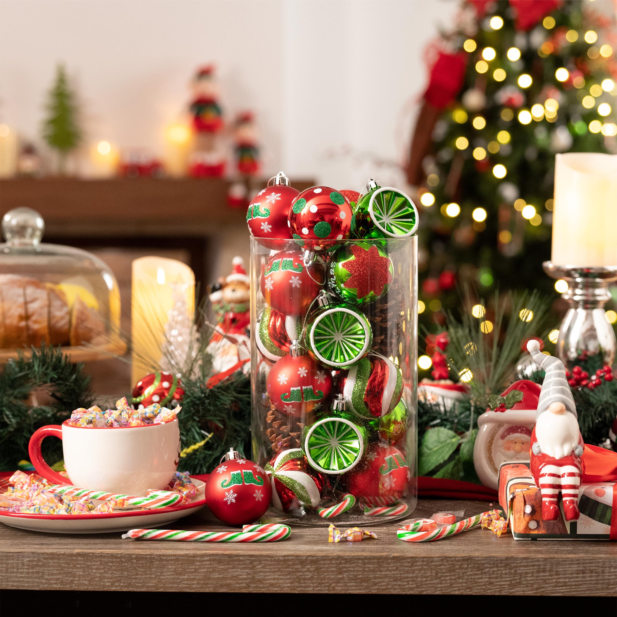 Victor's Workshop 20Pcs Bolas de Navidad 6cm, Adornos de Navidad para Arbol Tema Elfo Setl, Decoración de Bolas Navideños Plástico de Rojo Blanco Verde, Regalos de Colgantes de Navidad (Deleitoso)