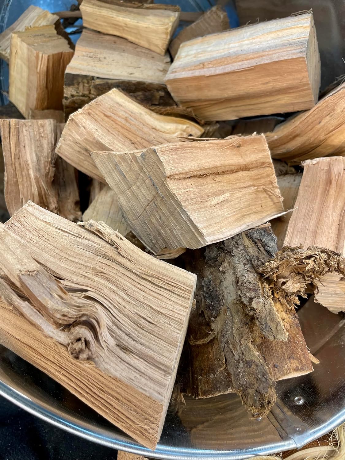 Lee's Firewood Apple Wood Chunks for Smoking and Grilling, 3 Inch, .5-1 Cubic Foot Box (1 Cubic Foot)