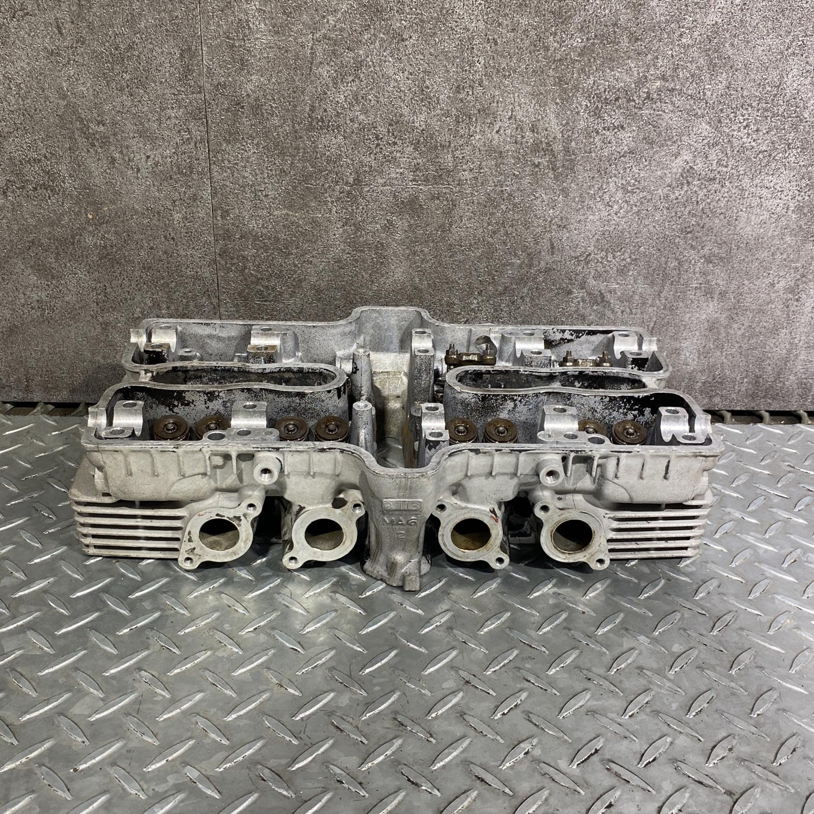 Amazon | CBX400F シリンダーヘッド(M-250616-67) | シリンダーヘッド