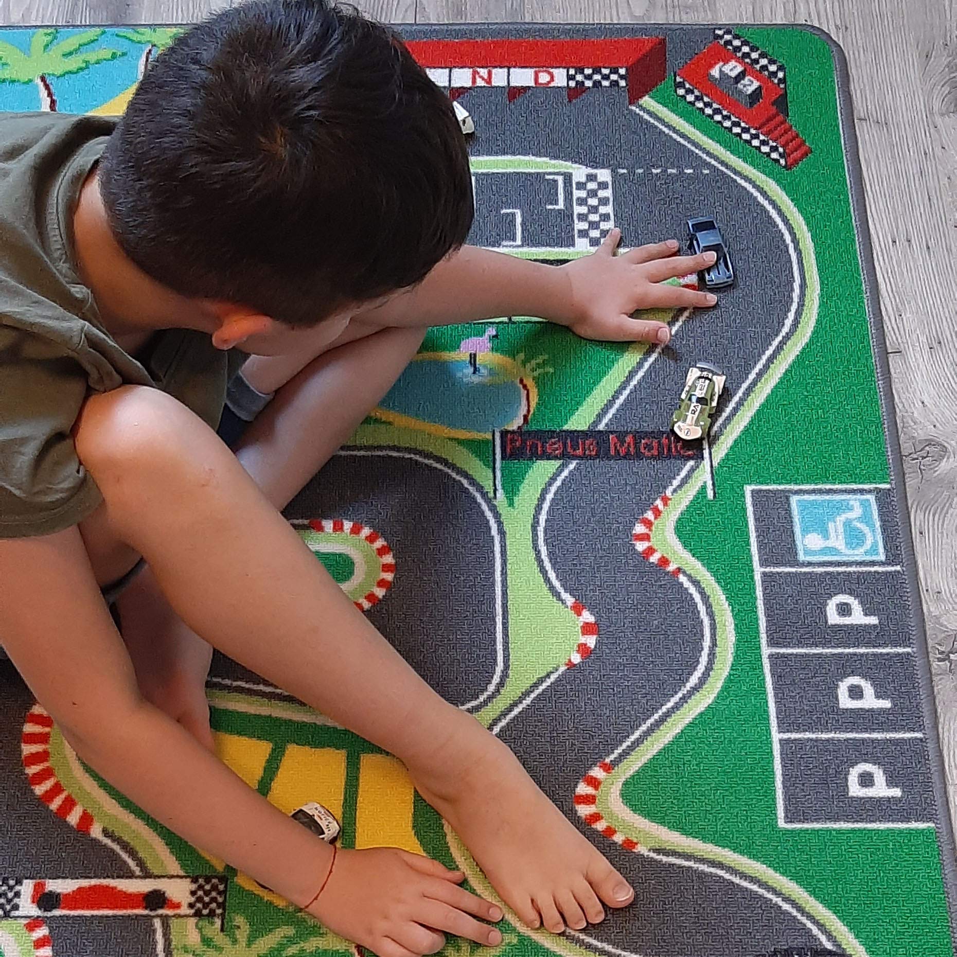 Tappeto per bambini Circuit F1-95 x 133 cm | Tappetino da gioco per auto | Tappetino da strada Formula 1 per la camera dei bambini | antiscivolo, orlo | Norme CE