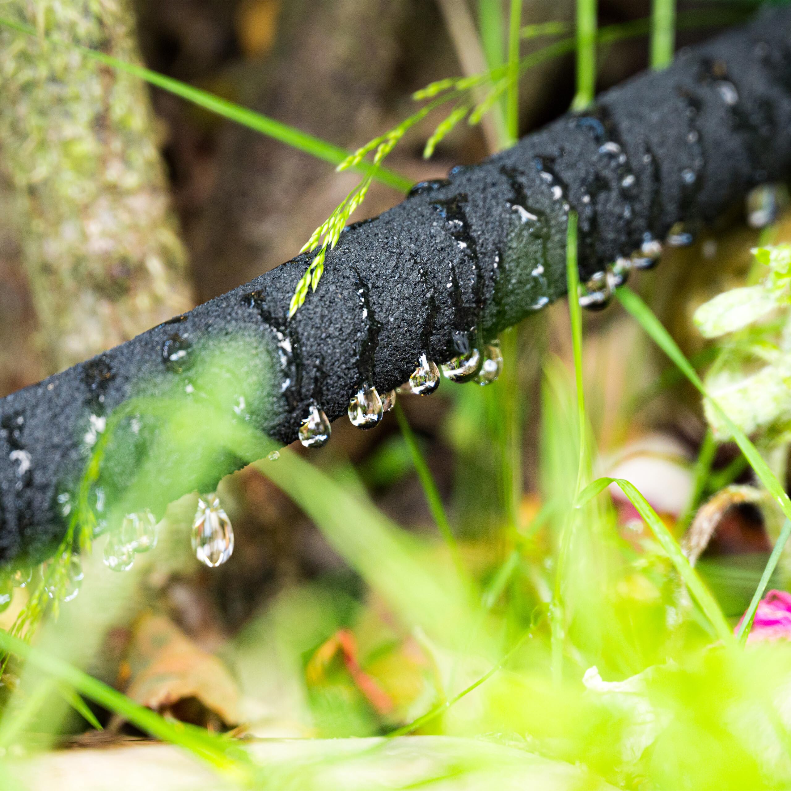 Relaxdays Tubo Irrigazione a Goccia, Gocciolatoio Microforato, Pompa Gocciolante Acqua da 15m, per Giardino e Orto, Nero