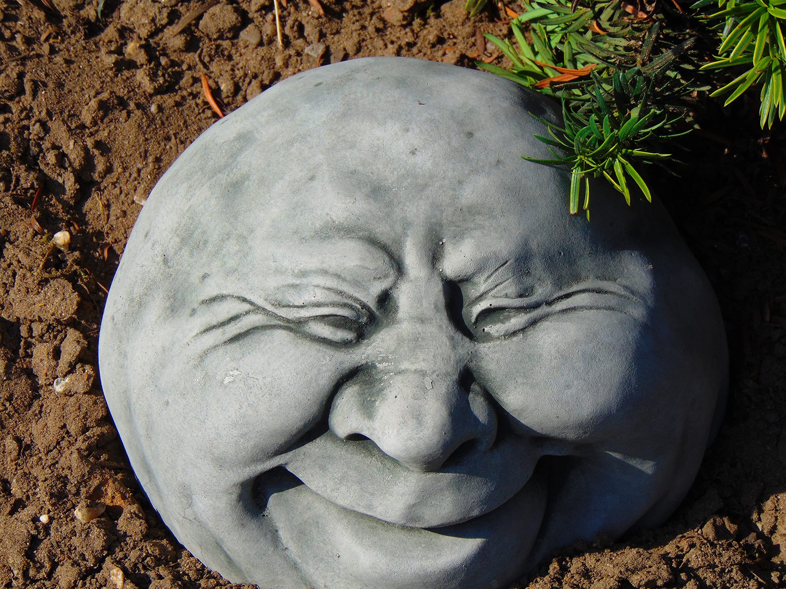 Lachende Steinfiguren Für Den Garten – Wetterfeste Garten-Deko Aus Steinguss