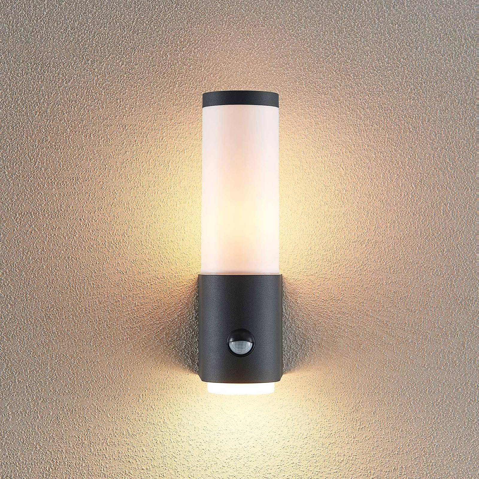 Lindby 'Okari' z czujnik ruchu, styl nowoczesny, kolor czarny, aluminium, IP54, żarówka E27