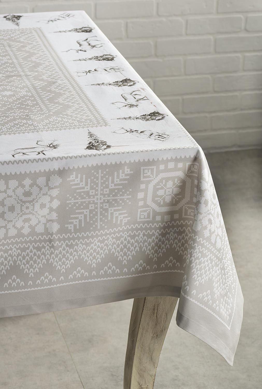 Maison d' Hermine Table Cloth Rectangle Table 100% Cotton 180 cm x 140 cm Tablecloth Reusable Everyday Use for Christmas Decorations Dining Farmhouse Home Party Festive (Cozy Christmas) - Image 4