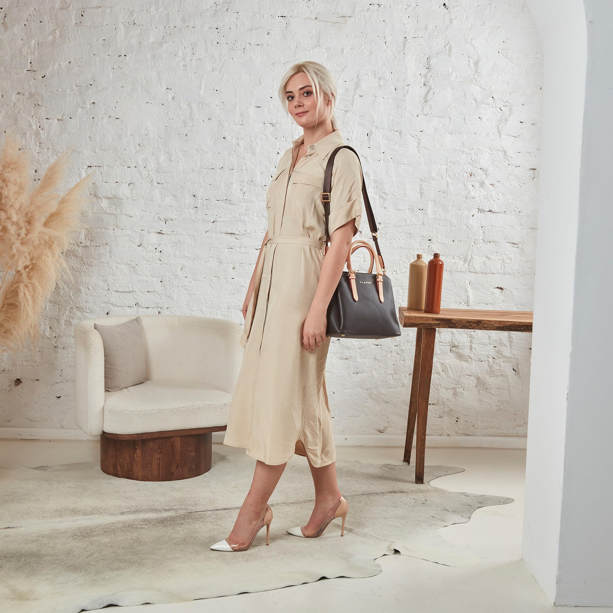 bugatti Ella Bolso de mano para mujer, bolso tipo bowling mediano de piel sintética