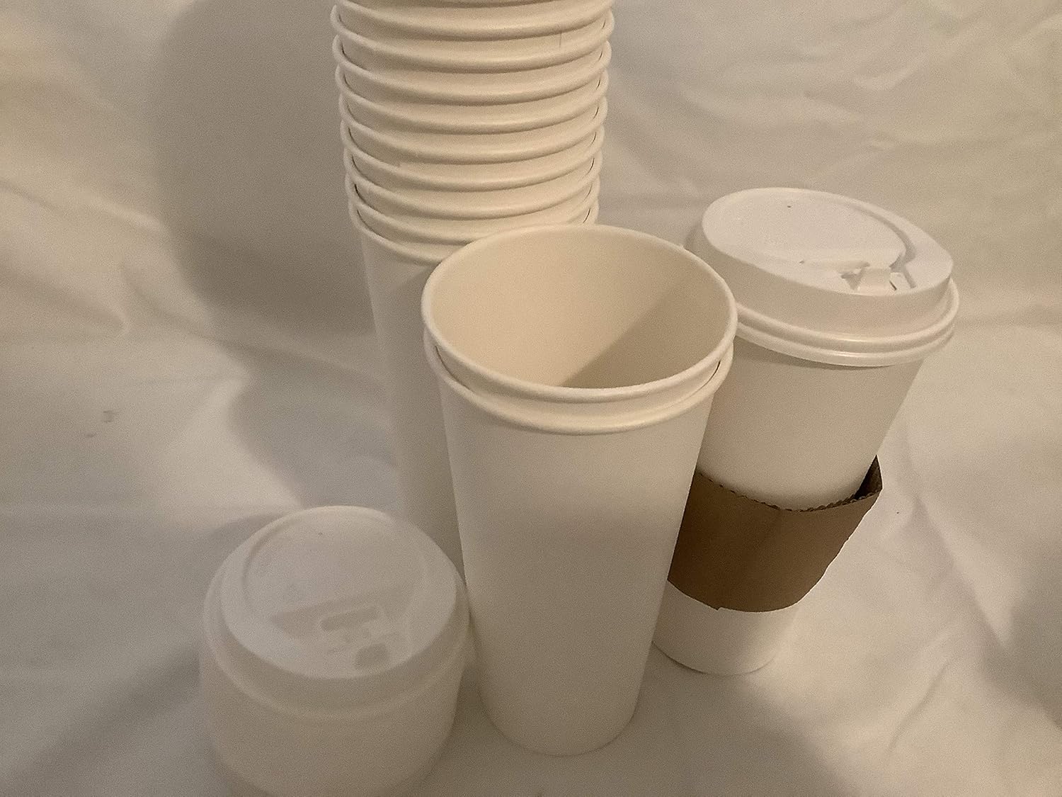 Royal 22oz [ 100 Set] Togo Disposable White Paper Coffee Cups with Black Lids, Sleeves| Hot Beverages | Expresso | Tea | Coffee | Latte | Hot Chocolate (16oz cup with black lids)