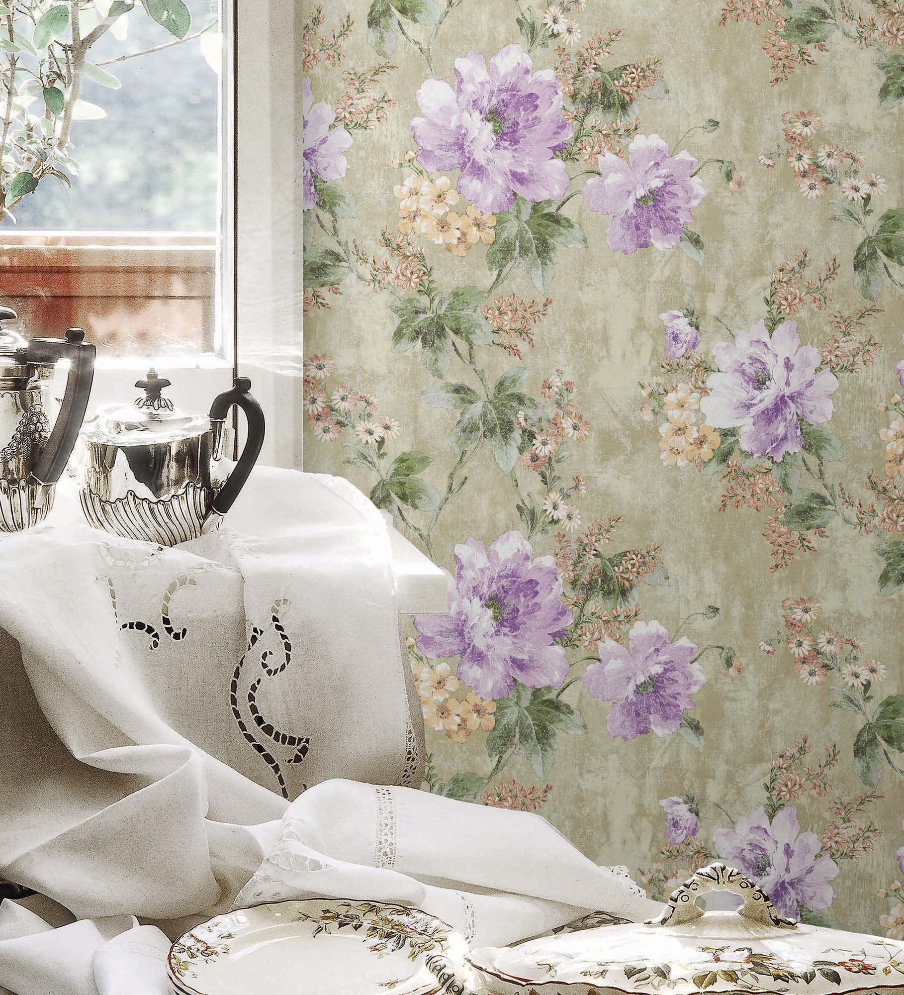 Papier peint fleurs anglaises lavable pour masquer les imperfections des murs de salle de bain