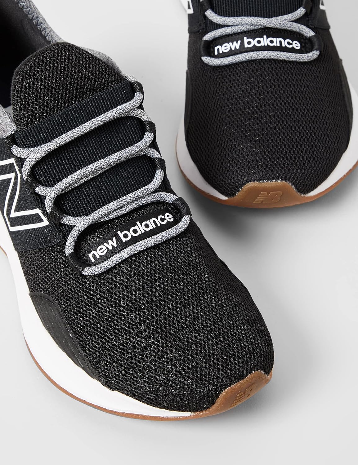 کفش مخصوص دویدن زنانه نیوبالانس مدل Fresh Foam Roav V1