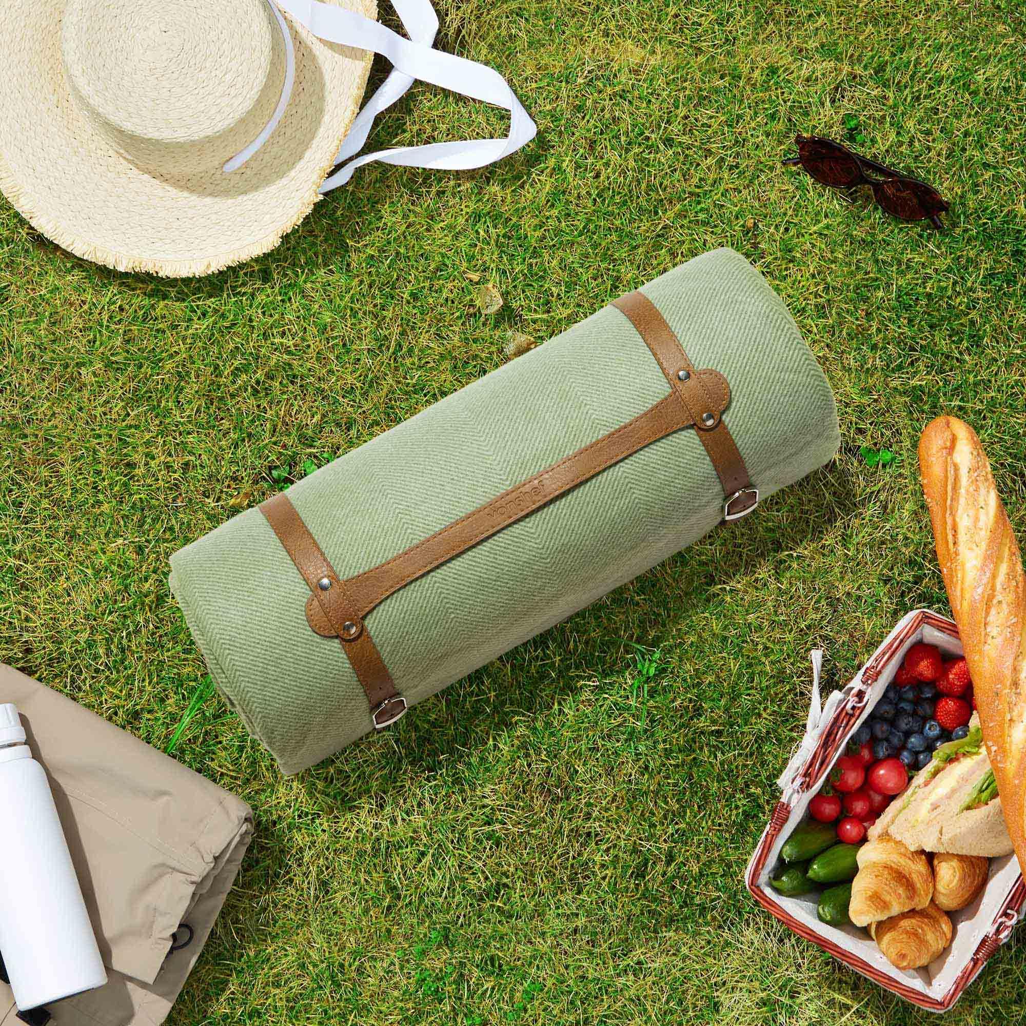 VonShef Picnic Blanket, Green Herringbone Extra Large Outdoor Rug with Waterproof Backing, 10 Person Weatherproof Picnic Mat with Faux Leather Handle, Water Resistant Camping Accessories, 200x300cm — view 7