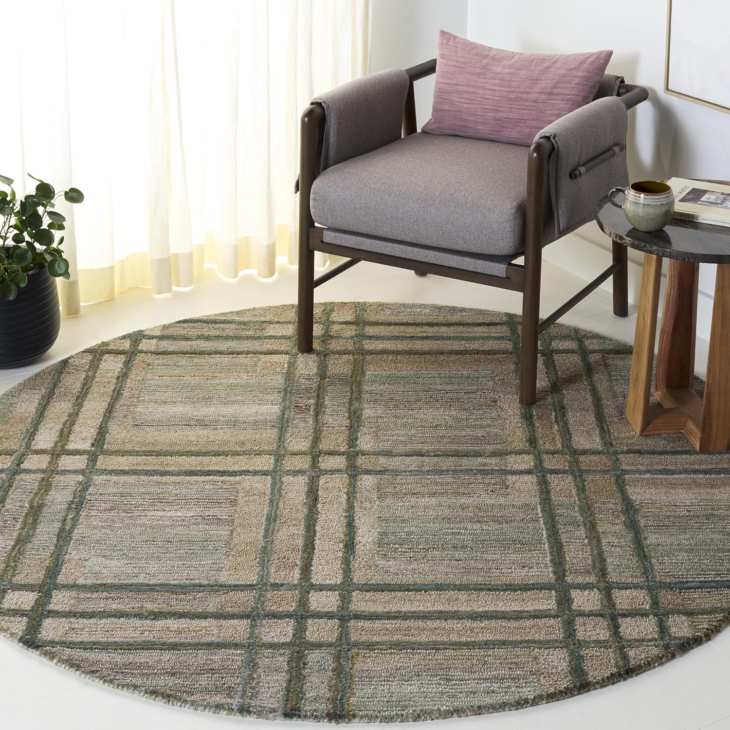 SAFAVIEH Area Rug 5x8 - Genre Collection - Green & Beige, Handmade, Ideal for Living Room, Bedroom, Dining Space (GRE950Y)