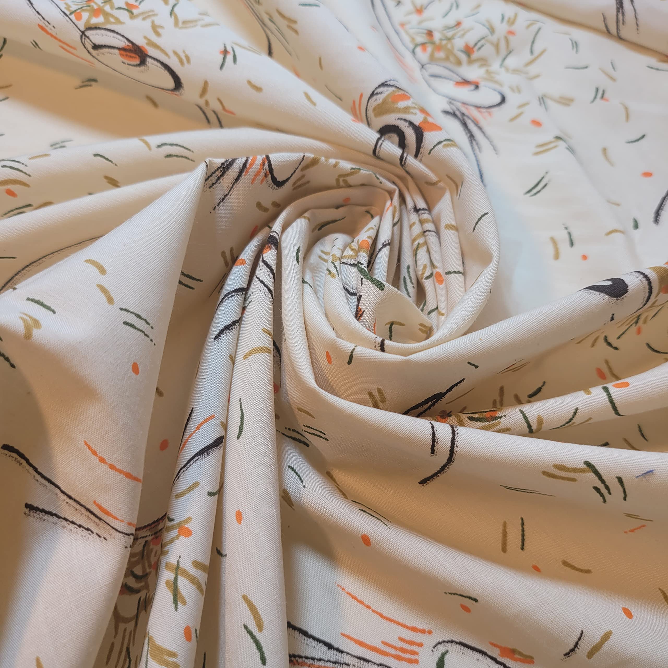 100% Cotton Vintage Novelty Floral Dress Material Craft Quilting Fabric - Perfect for Sewing Projects and Dress Making - Cotton Fabric by The Metre Clearance 44" (Cream Splash)