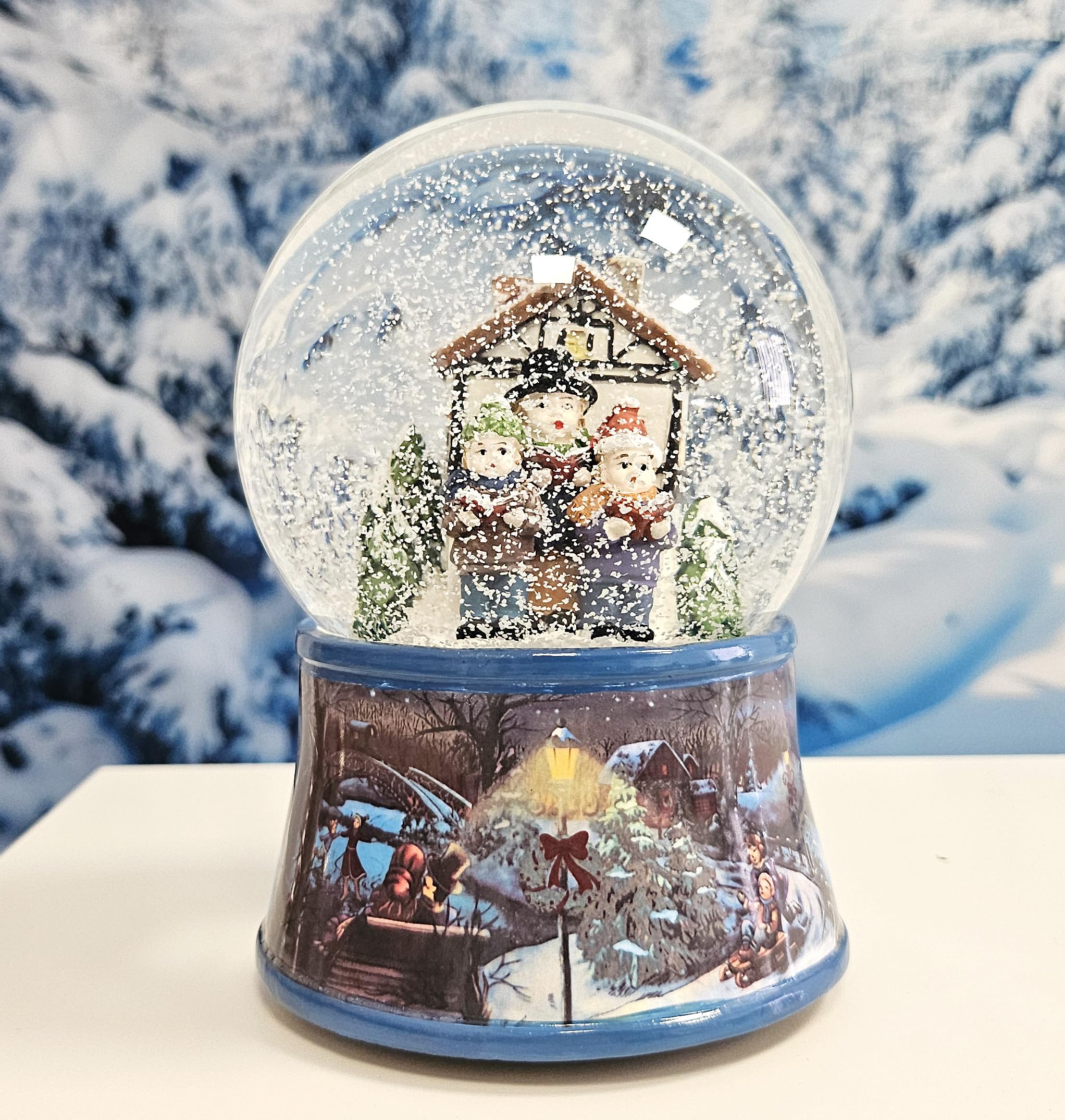 Weihnachts-Schneekugel mit Musik | Weihnachtssinger | B: 10 cm | 20282