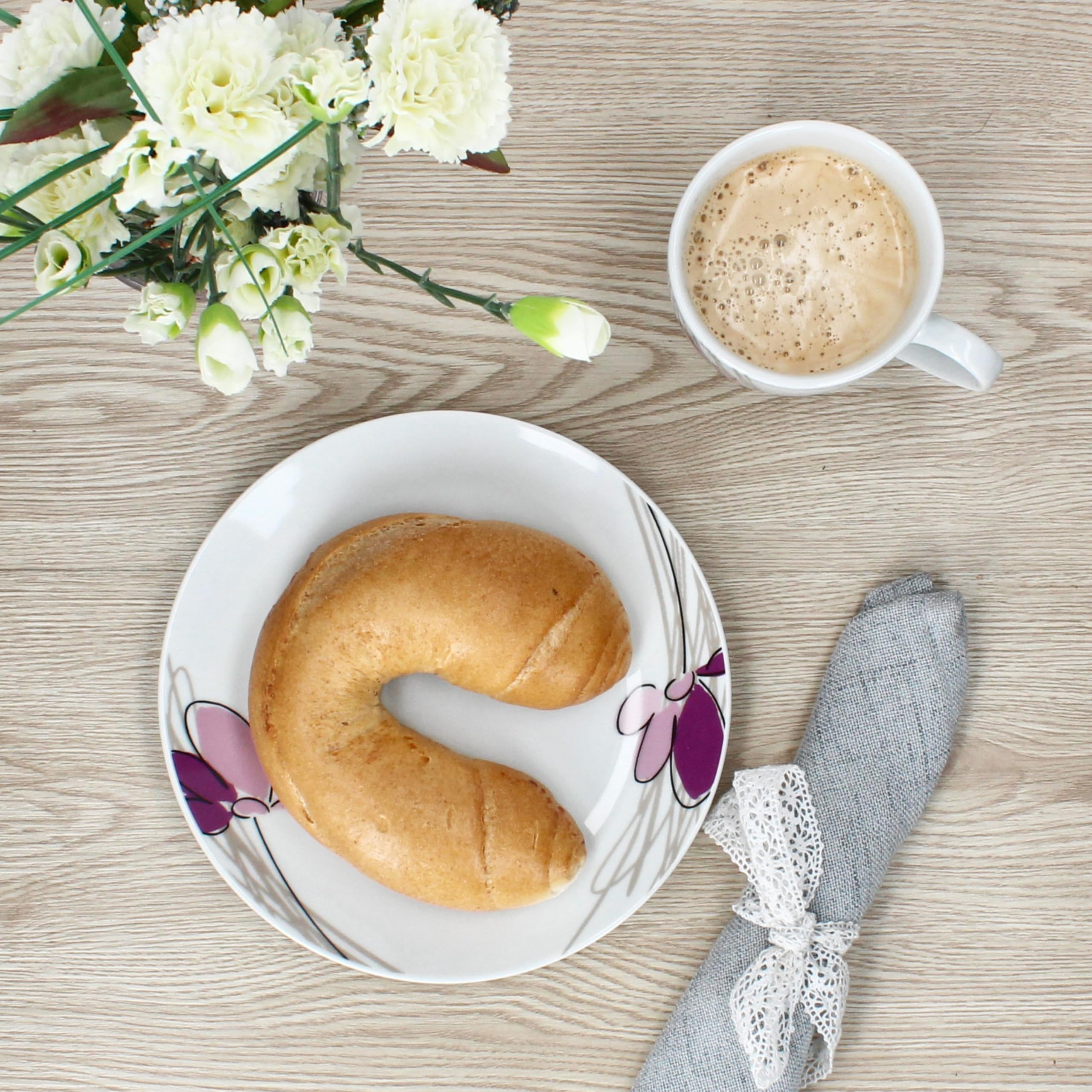 MamboCat Viola 12tlg Frühstücksset I 6x Kuchenteller & 6x Kaffeebecher 350 ml aus Porzellan I Weiß mit Blumen-Dekor in Violett I für 6 Personen I für Frühstück & Kaffee