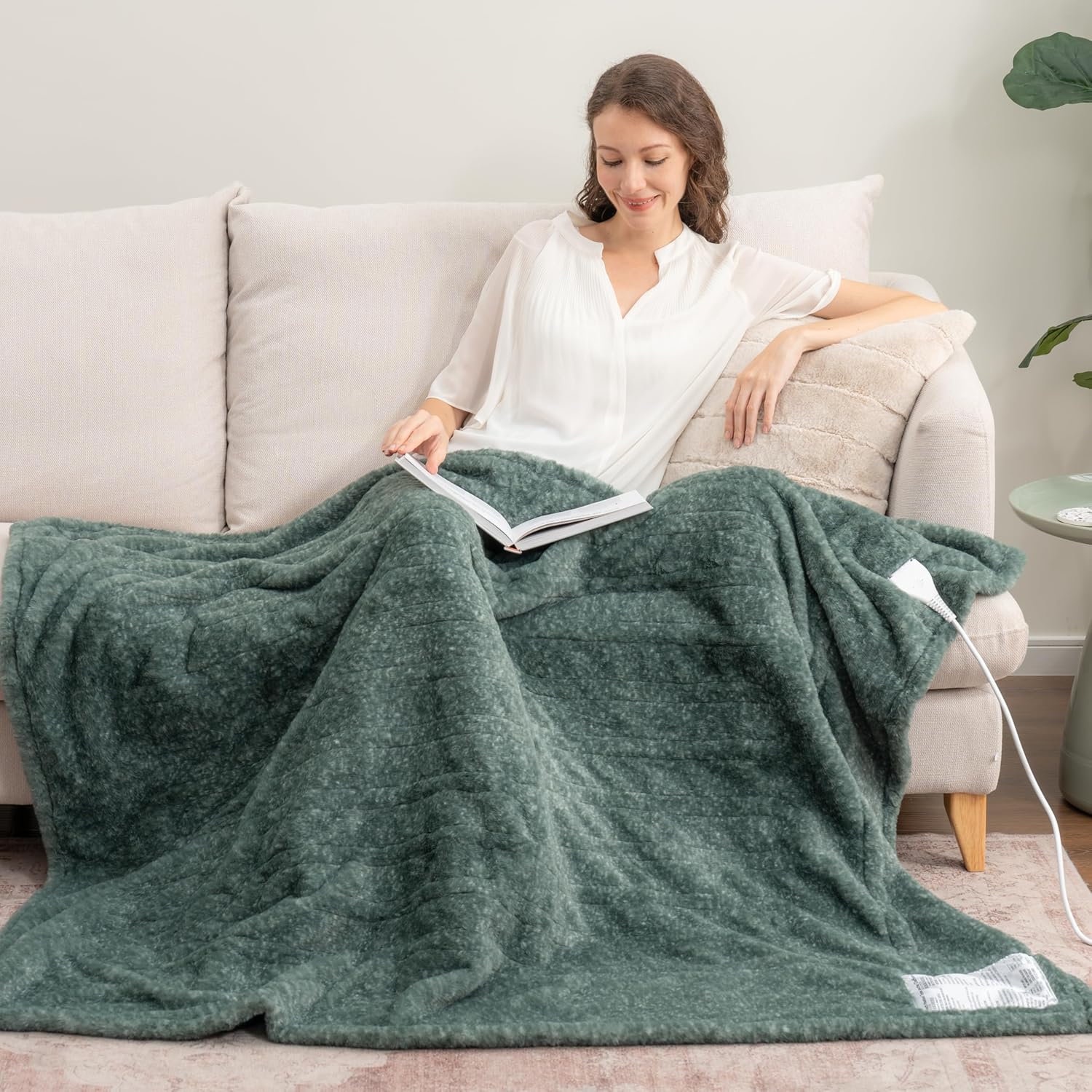 Berkshire Blanket Heated Throw Blanket, Grace Fur to Loftmink Reversible Electric Throw with 4 Heat Levels, Fast Heating Printed Throw for Couch and Bed, Auto Shut-Off Feature (50"x60") - Image 4