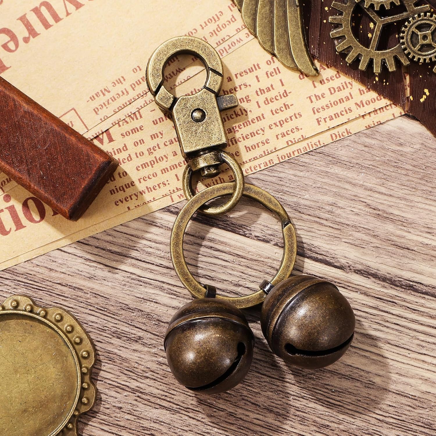 Kisangel Pet Collar Bell Pendant Elegant Brass Key Chain for Dogs Cats Sturdy Spring Snap Hook Versatile Use for Training and Tracking Stylish Accessory for Pet Owners