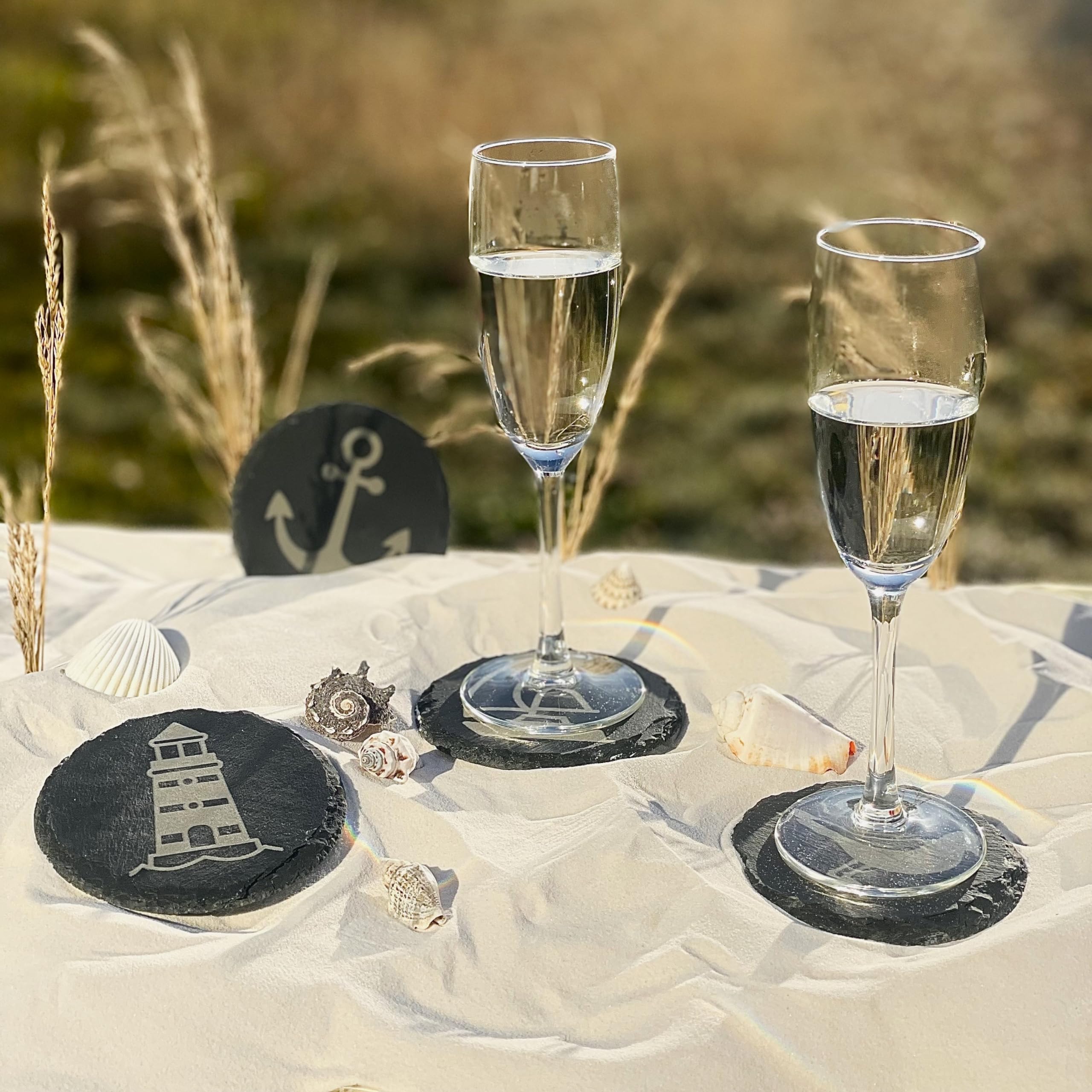 Schiefer Untersetzer Sylt-Set für Gläser rund 10cm 4er Set. Leuchtturm Anker Schiff Möwe Maritim Untersetzer Steinuntersetzer für Getränke Küche, Haushalt & Wohnen