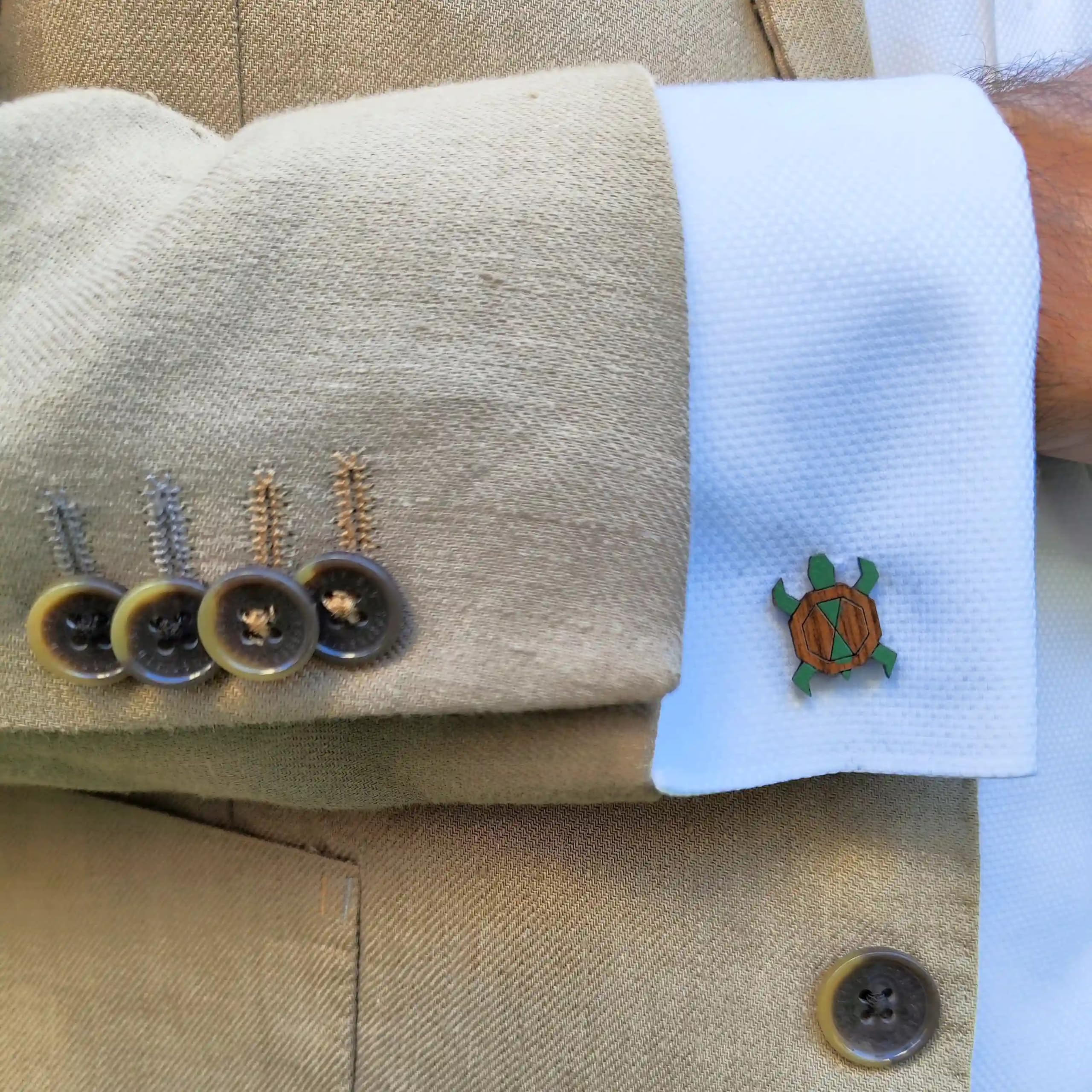 Sastree Gemelos Tortuga Originales Hombre | Edición Limitada Sas365 (Solo 365 Unidades) | Madera Sostenible Pintados a Mano | Detalles Amantes Animales y Elegancia (Verde)