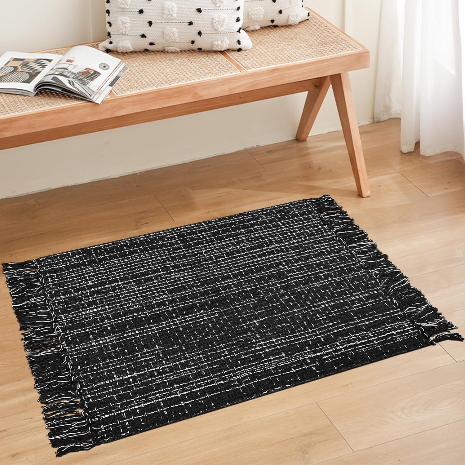 Washable Runner Rug 2 x 3 Black White Small Kitchen Rug with Tassel, Woven Throw Runner Rugs for Hallways Bathroom Bedroom Porch Decor Indoor Outdoor Door Welcome Mat Entryway Front Porch