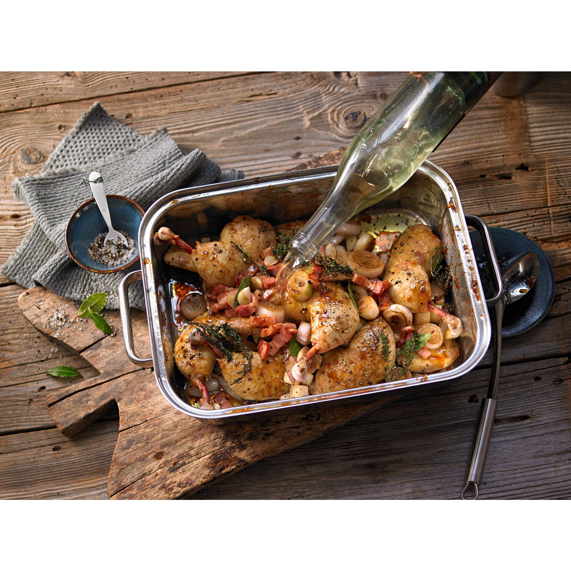 WMF Vitalis Aroma - Pentola a vapore, a induzione, 41 x 27 x 10 cm, teglia da 6,5 l, pinza da servizio, coperchio in vetro, bordo in silicone, termometro, casseruola in acciaio inox Cromargan non