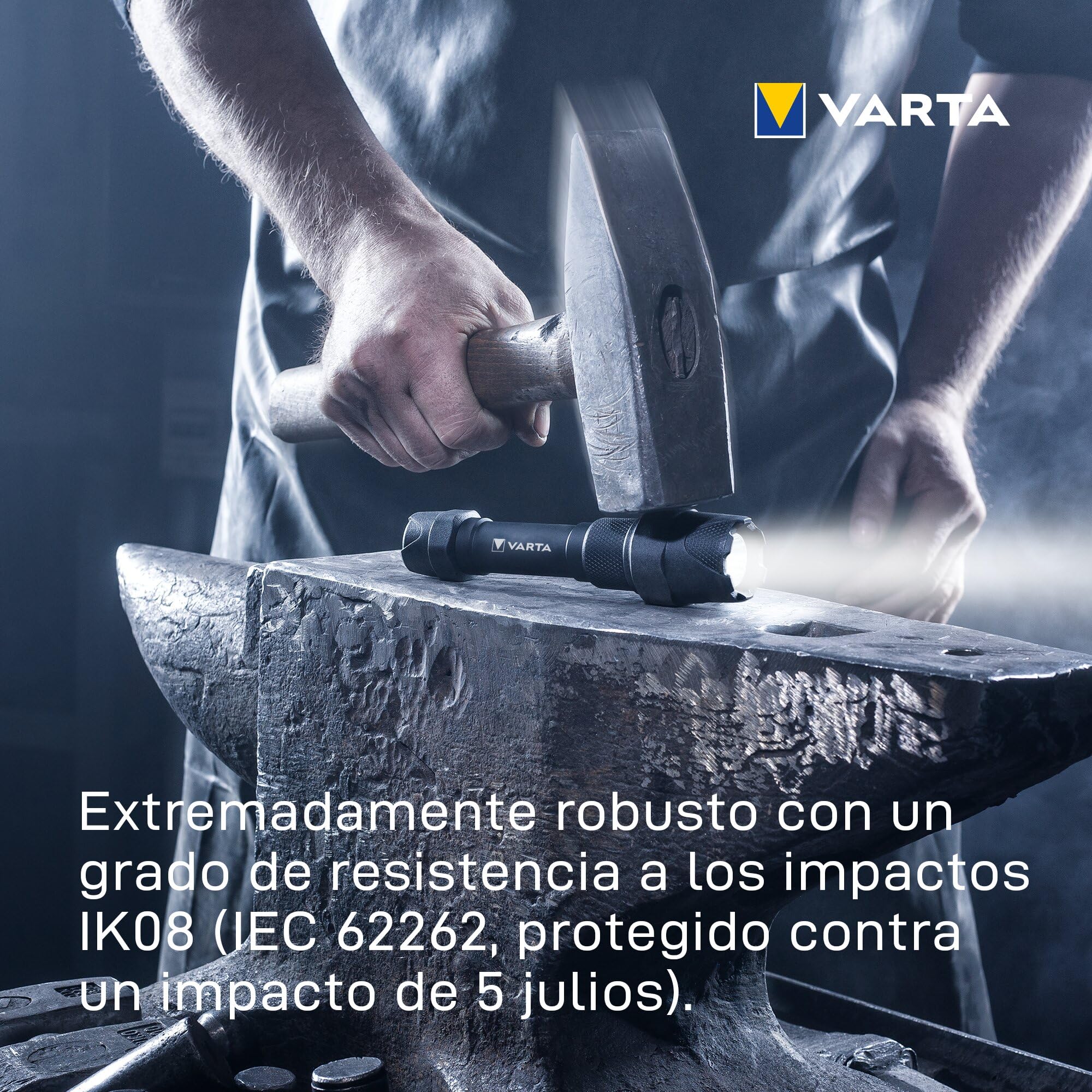 VARTA Indestructible F10 Pro 3,5 Vatios LED Linterna/Linterna de trabajo, incluye 3 pilas AAA de larga duración, resistente al agua y al polvo, absorbe impactos, carcasa de aluminio anodizado, negro