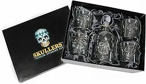 Skullers Skull Whiskey Decanter Set – 37oz Lead-Free Glass Bottle + 4 Shot Glasses – Gothic Bar Gift for Men – Unique Tequila, Rum, or Vodka Liquor Set for Halloween, Birthdays & Collectors
