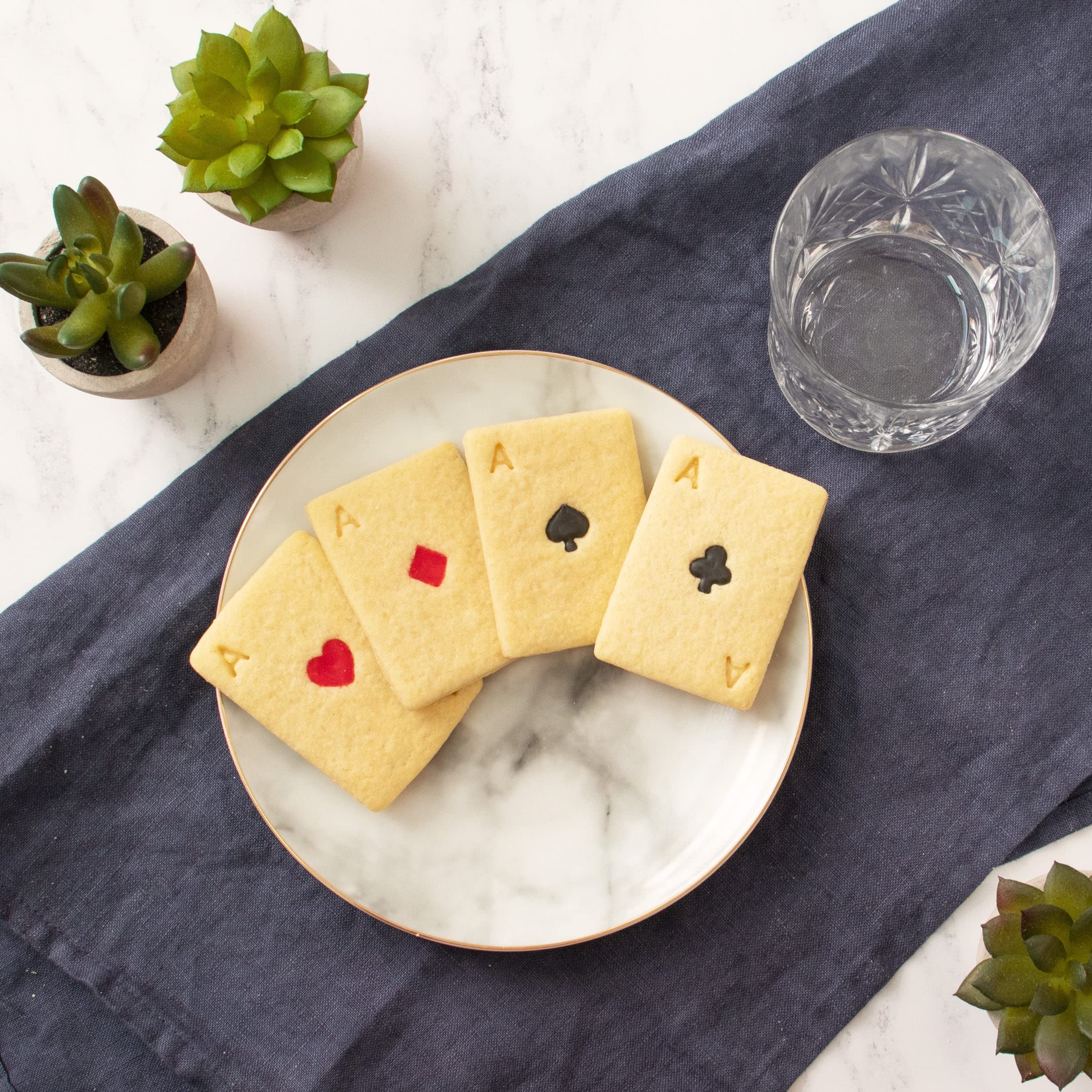 ensemble de 4 emporte-pièces pour cartes de poker (motifs: as de pique, diamant, club et cœur), 4 pièces, idéal pour une soirée à thème diy casino las vegas