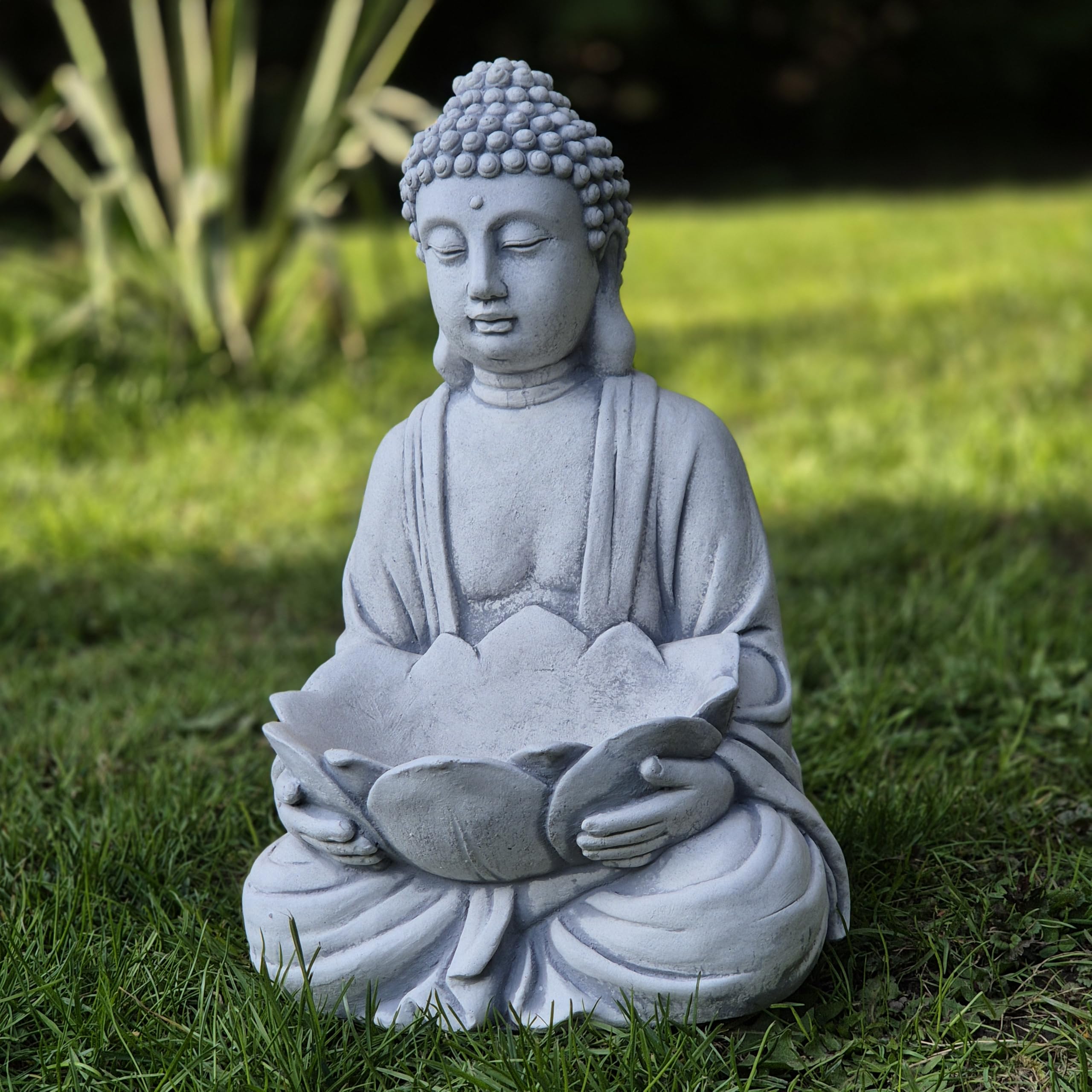 FABRIQ Buddha con Vaso da Fiori 30 cm – 6 kg in Ghisa – Resistente alle Intemperie – Scultura da Giardino Zen