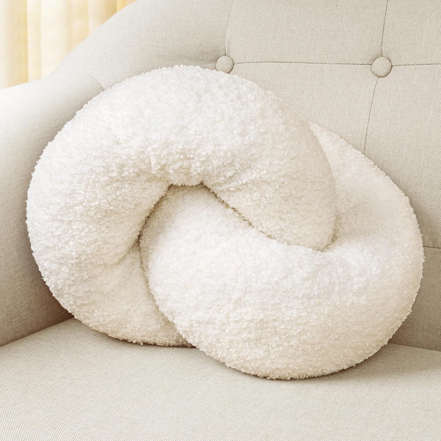 AELS 3D Chain Link Decorative Throw Pillow, 17.7" Accent Knot Pillow for Couch, Living Room and Bedroom, Mid Century Mordern Home Decor, Cream White