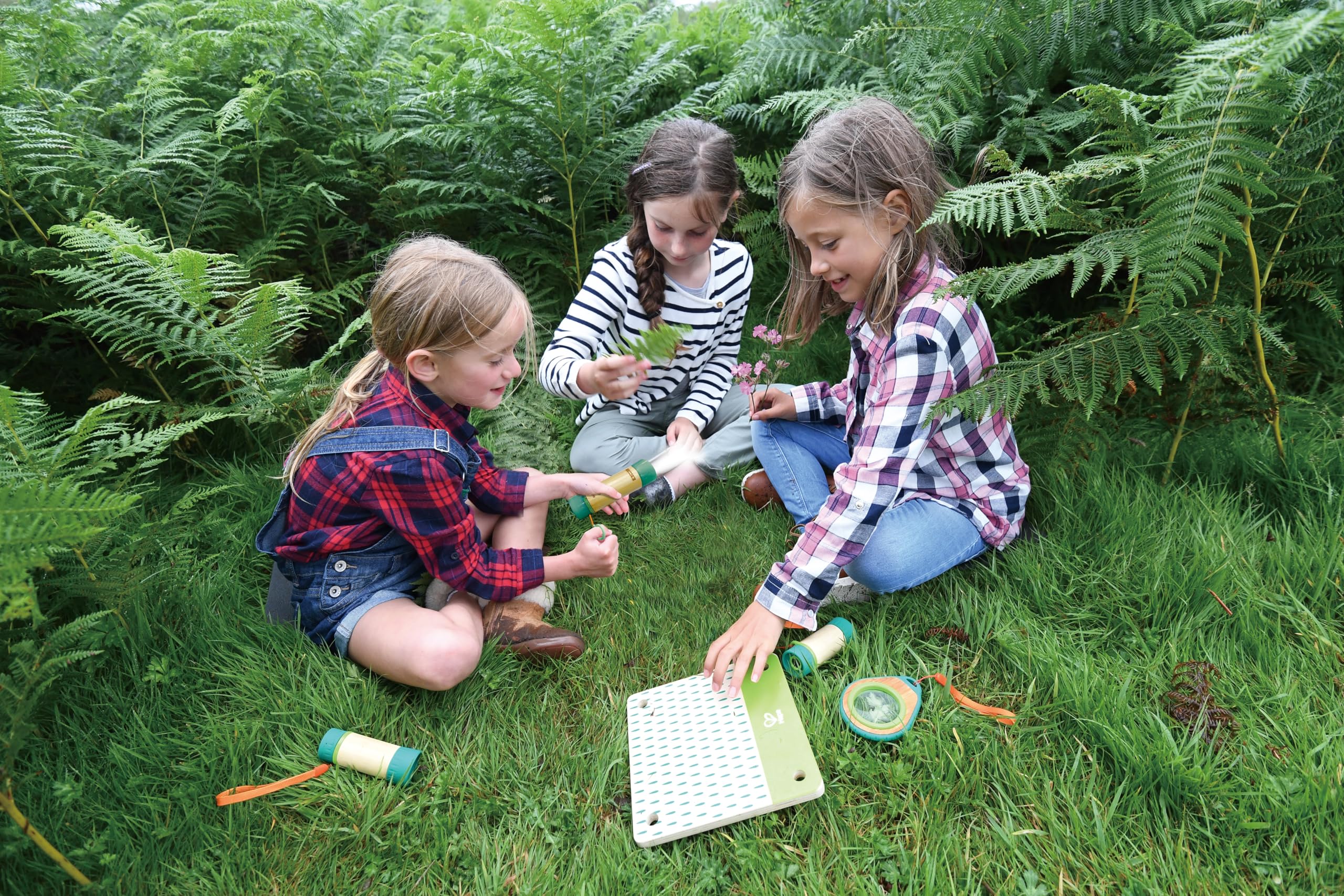 Hape Nature Fun - Torcia alimentata a mano: genera energia pulita tirando l’anello - Pila in bambù e bioplastica 4+ senza batterie