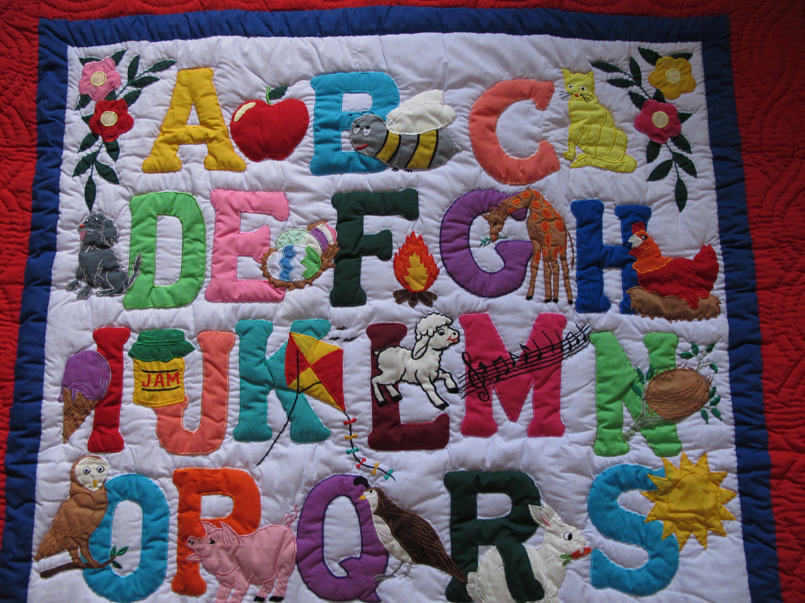 ベビーブランケット　キルト　アニマル　手縫い　ハンドメイド　79×86cm ベビーブランケット キルト アニマル 手縫い ハンドメイド 79×86cm