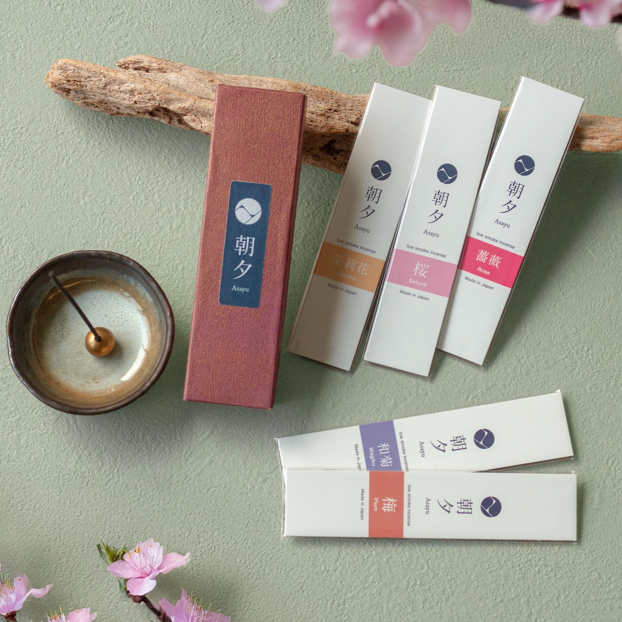 Asayu Japan Räucherstäbchen Geschenkset - 1 Räucherstäbchenhalter, 20g Räucherstäbchen, 5 Verschiedene Düfte, 100% Made in Japan - Für Yoga, Zen Meditation & Entspannung (Blumige Düfte)