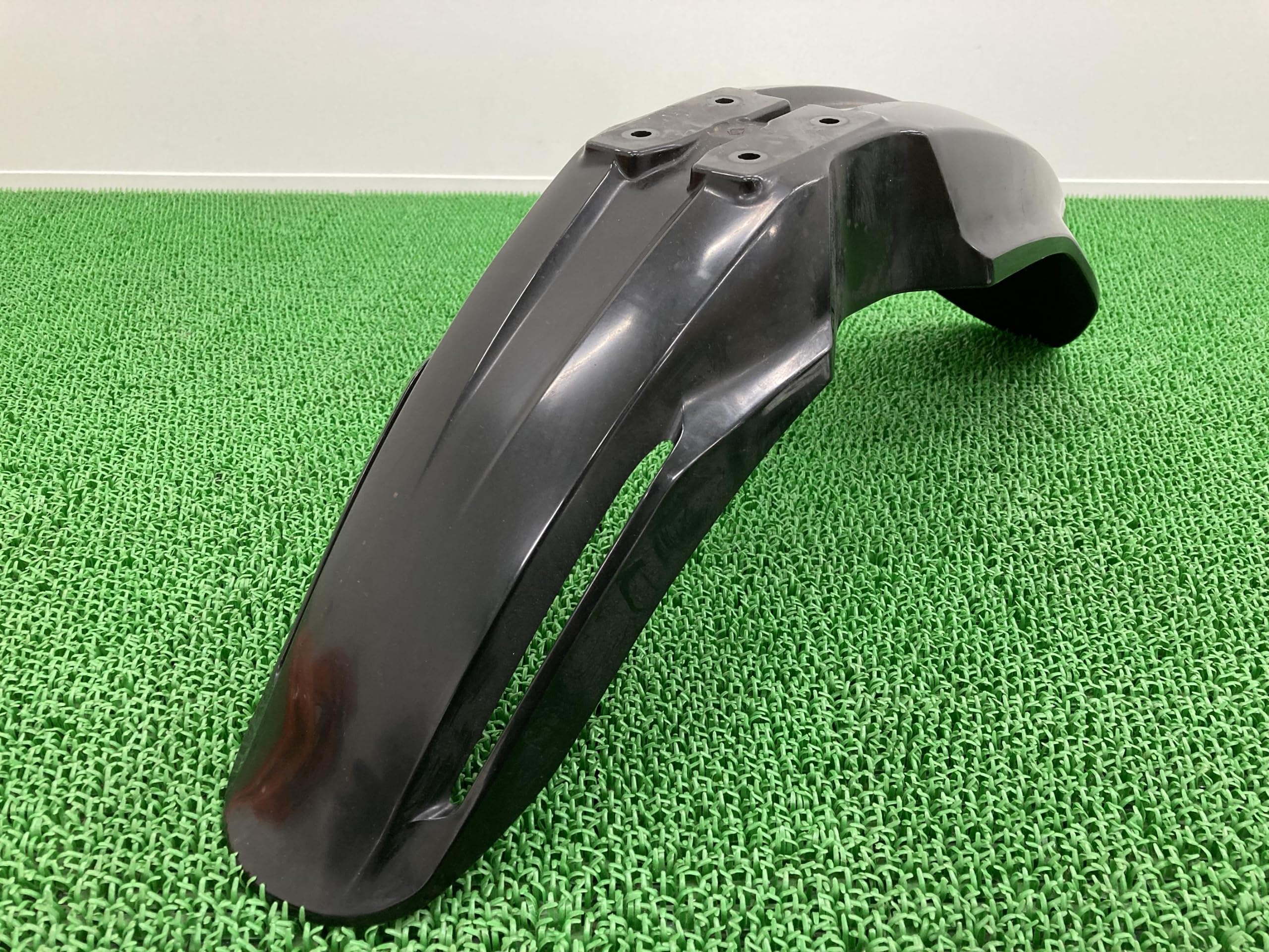 スズキDRZ400SM Fフェンダー　純正品 Amazon | DR-Z400SM フロントフェンダー 黒 29F0 スズキ 純正