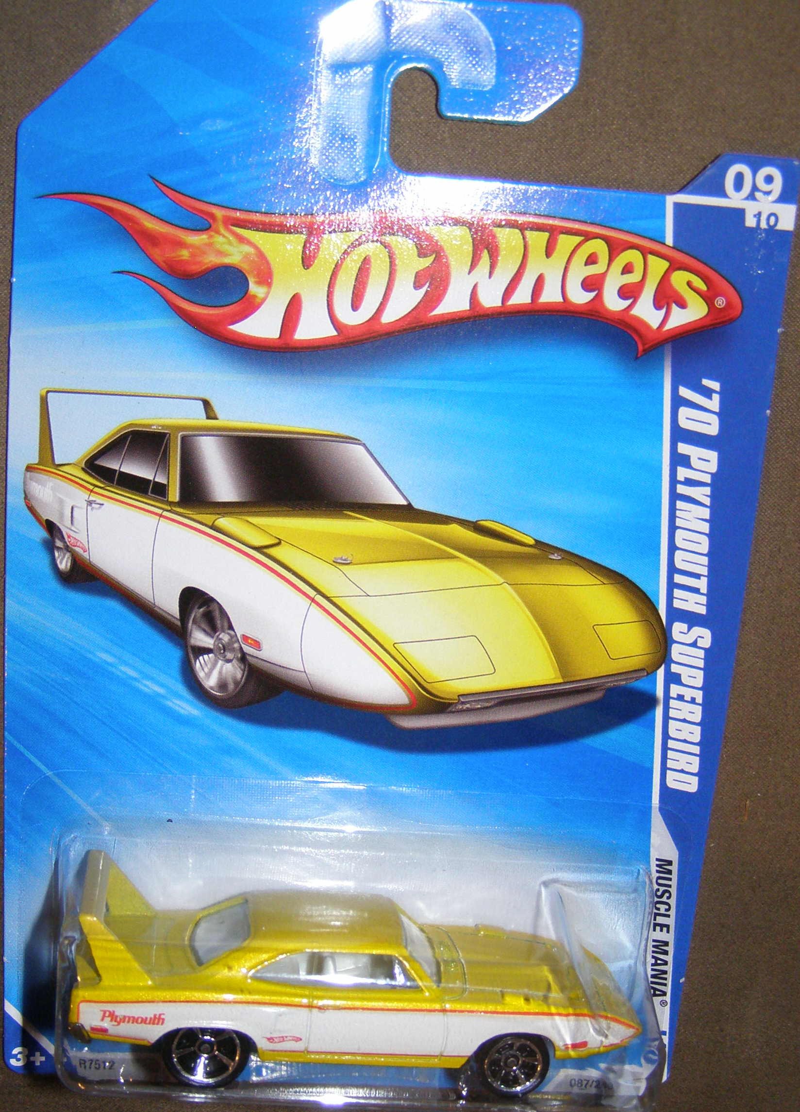 Hot Wheels 2010 Muscle Mania 087/240 Yellow & White '70 Plymouth Superbird 09 of 10 Die-cast Car