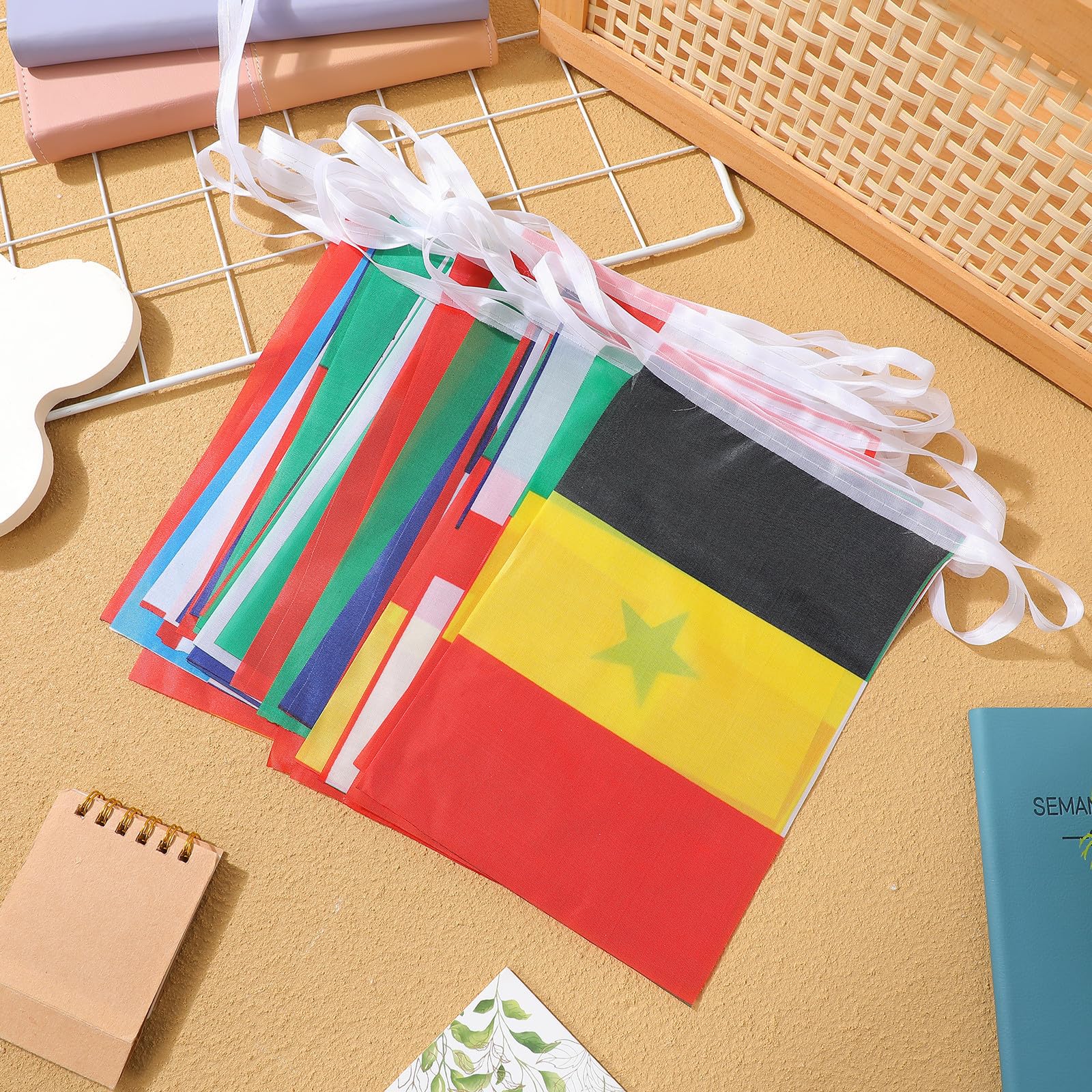 Mikinona Set di Bandierine di Paesi Poliestere 32 Nazioni per Decorazioni Festa Mondiale, Perfette per Finestre e Portici, Lavorazione Raffinata e Buona Texture