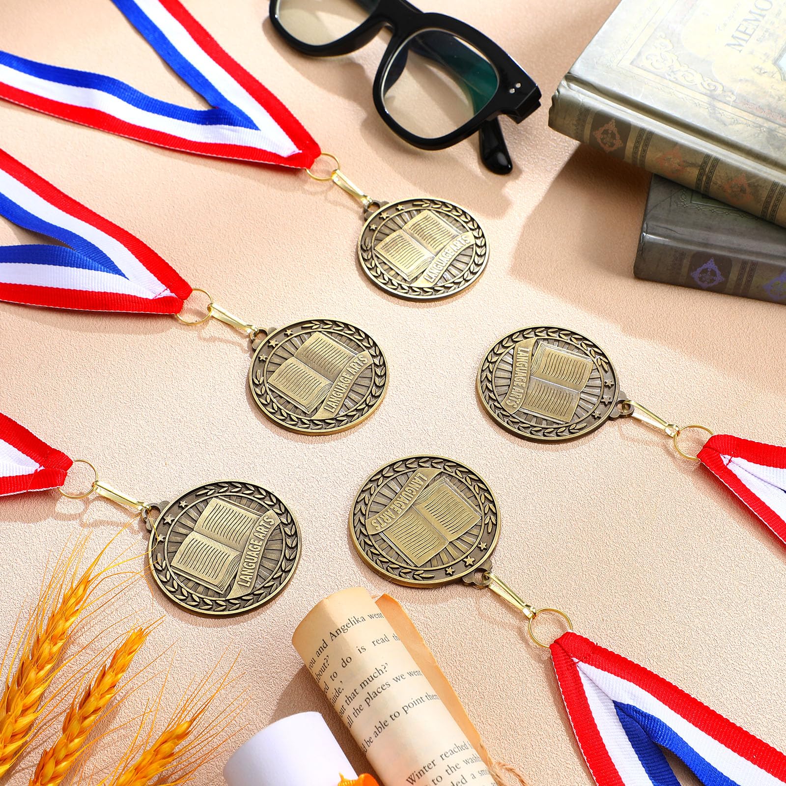 Quelay 30 medallas de premio de 2 pulgadas, medallas de oro a granel con cintas para el cuello, trofeo de metal, regalo para torneos, competiciones, fiestas, niños y adultos (artes lingüísticas)